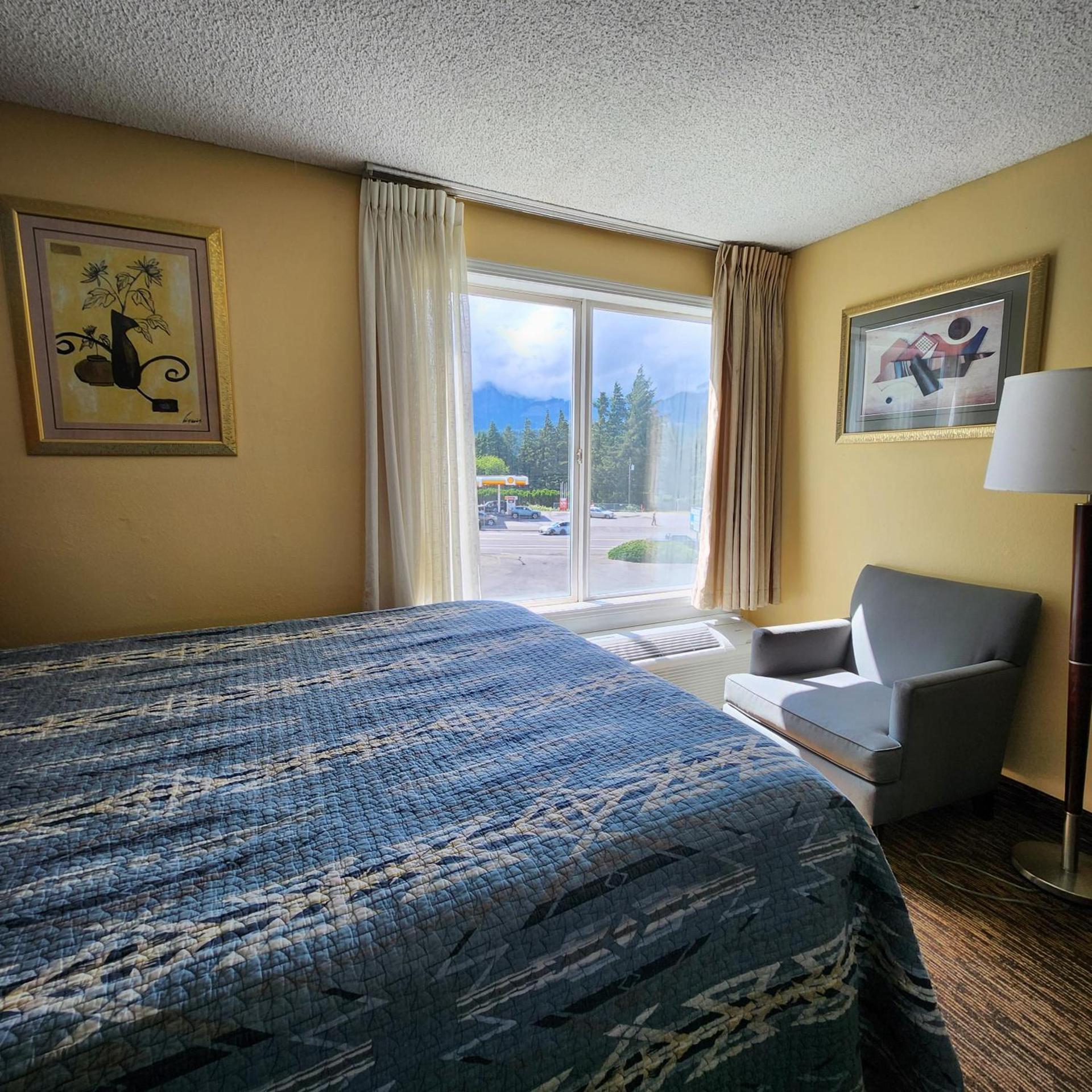 Columbia Gorge Inn photo 30
