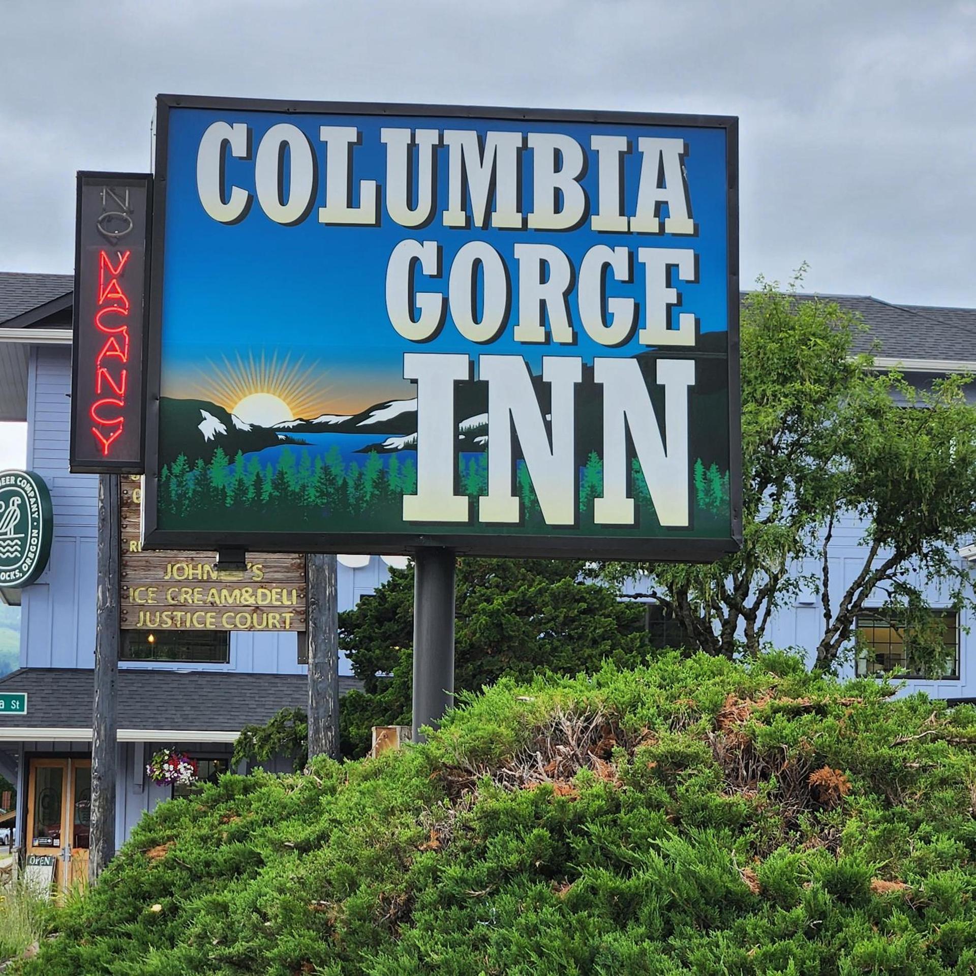 Columbia Gorge Inn photo 31