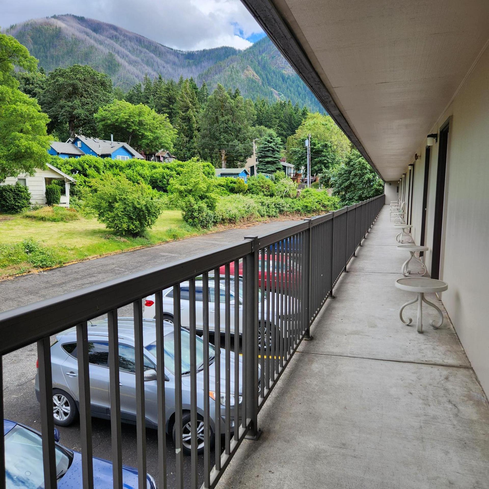 Columbia Gorge Inn photo 32