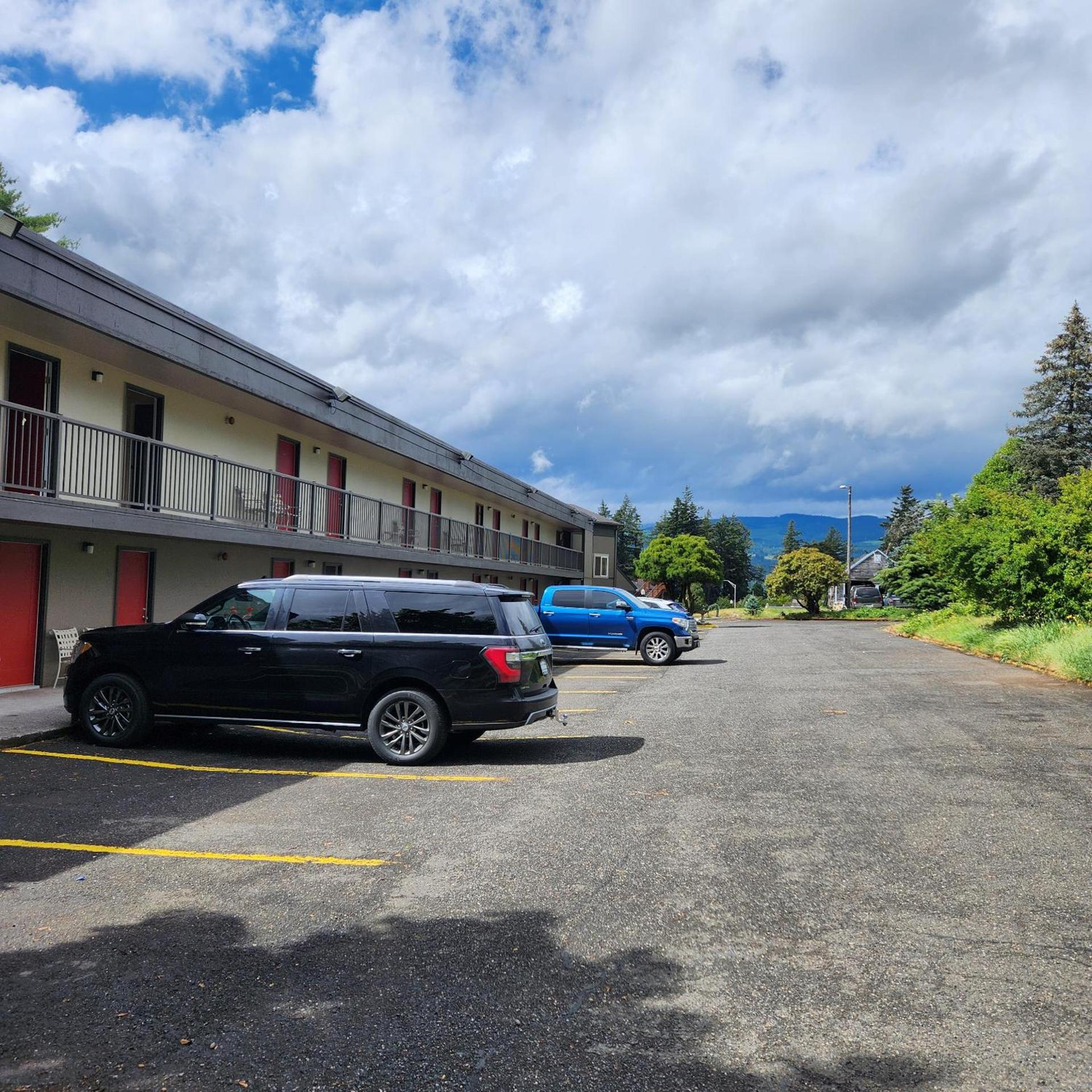 Columbia Gorge Inn photo 33