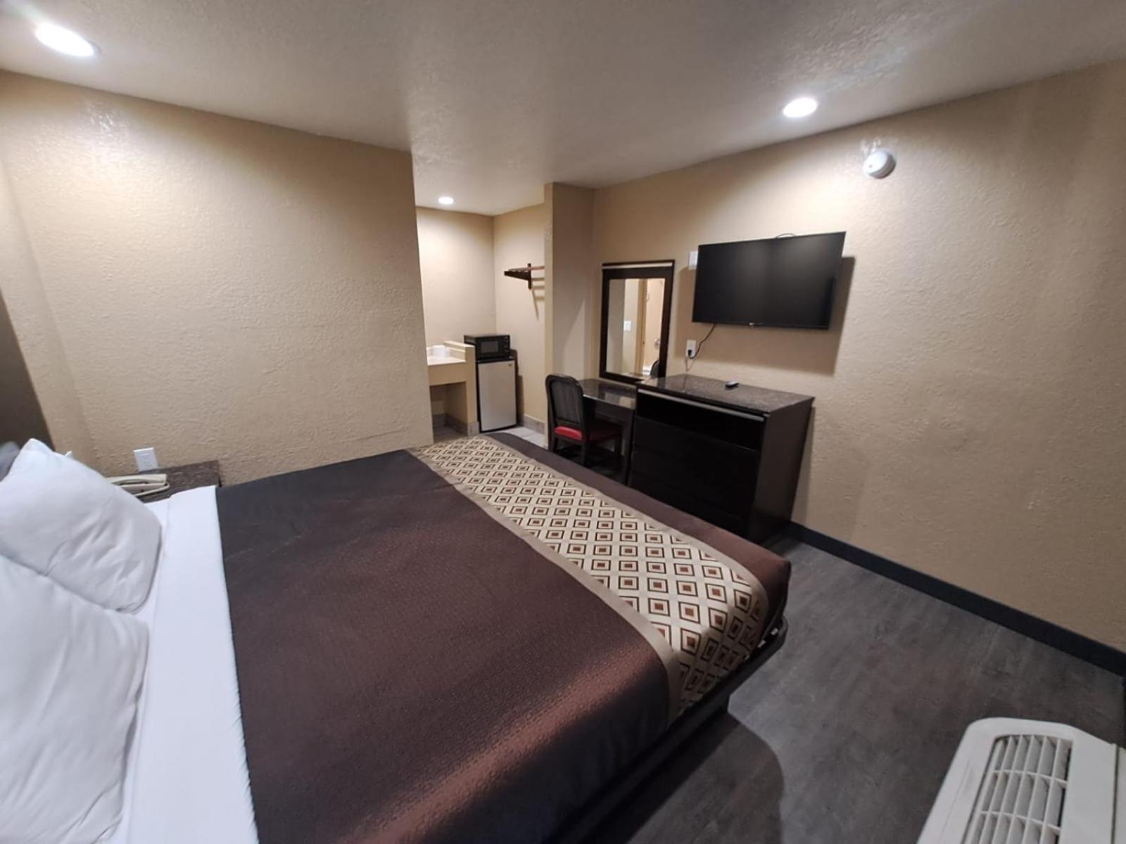 American Inn i10 Rialto and Colton photo 2