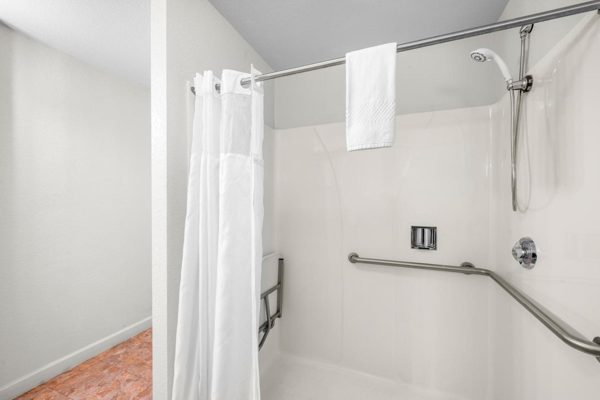 Quality Inn & Suites Jackson photo 100