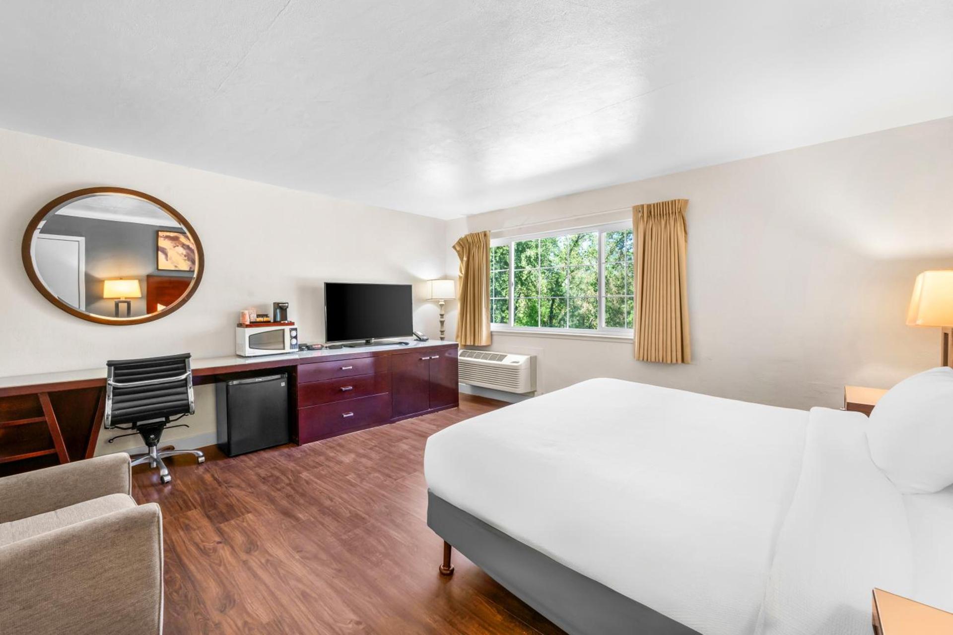 Quality Inn & Suites Jackson photo 48