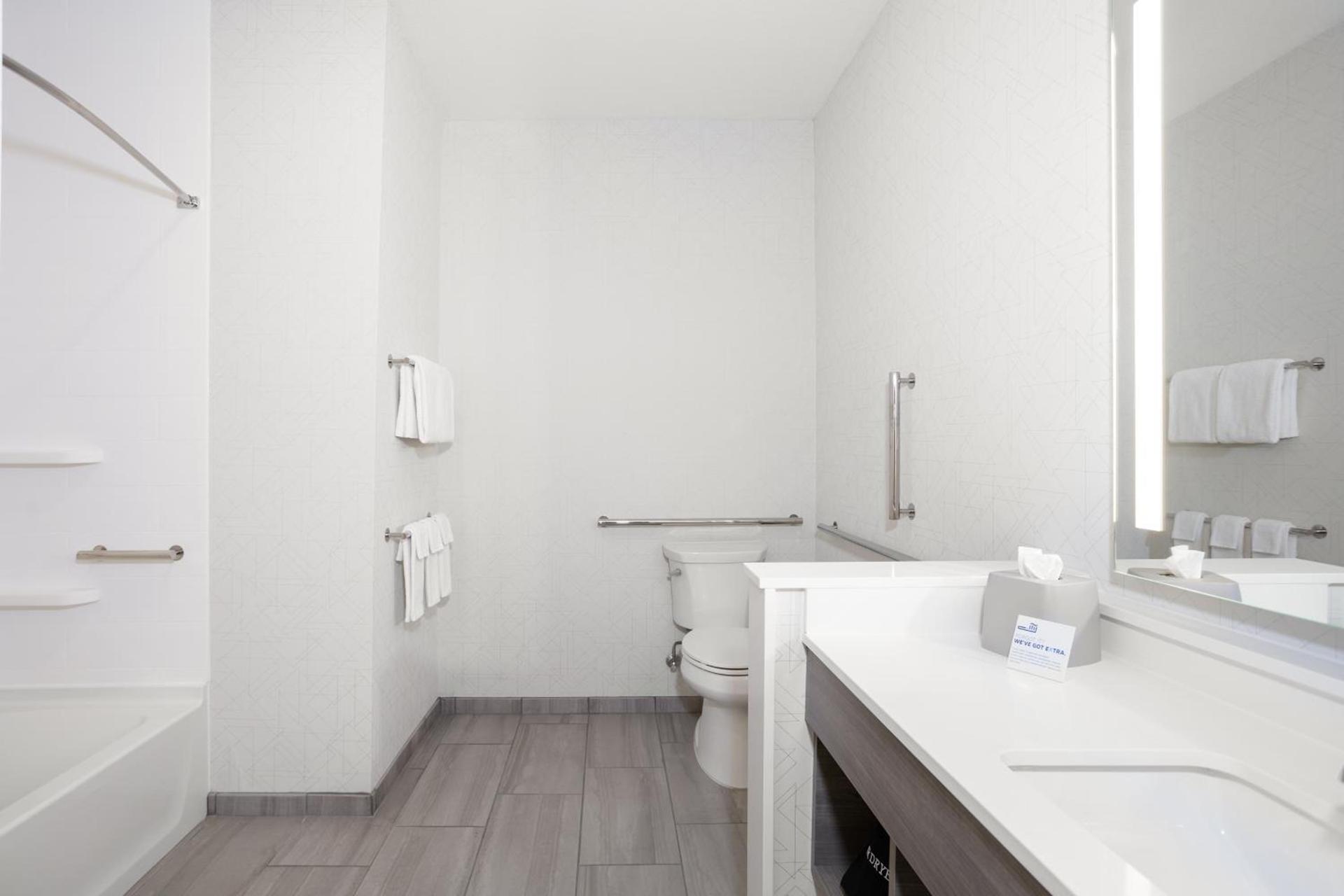 Holiday Inn Express & Suites Murfreesboro West by IHG photo 16