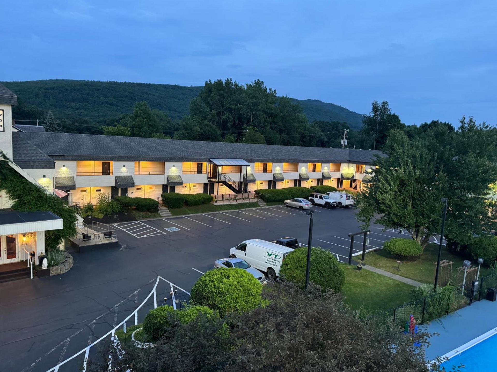 The Black Mountain Inn photo 4
