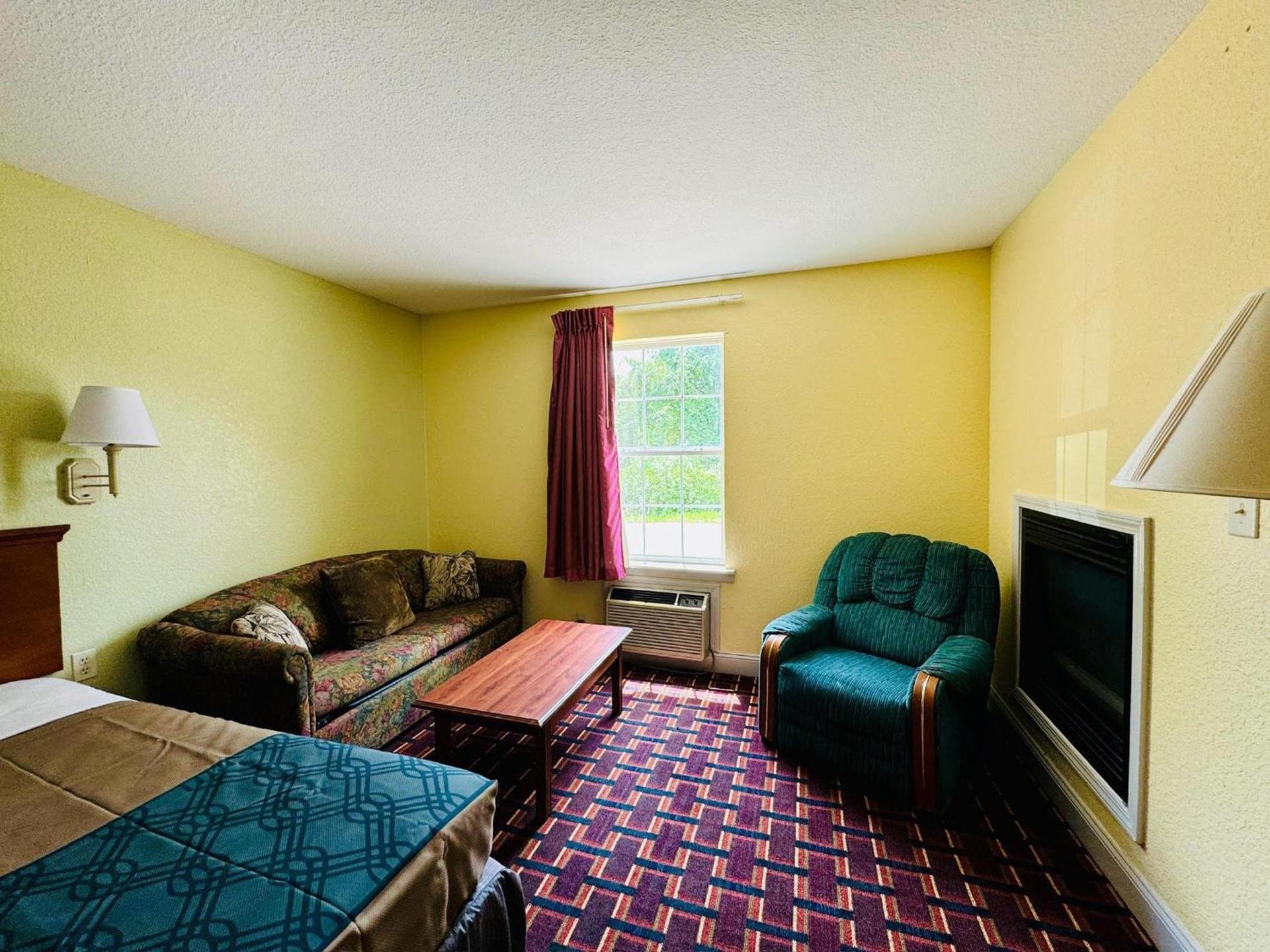 Ozark Inn and Suites photo 20