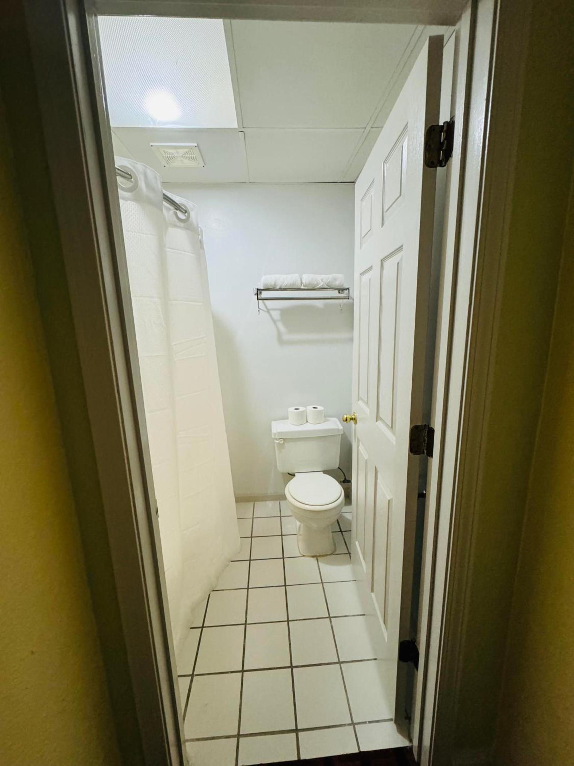 Ozark Inn and Suites photo 21