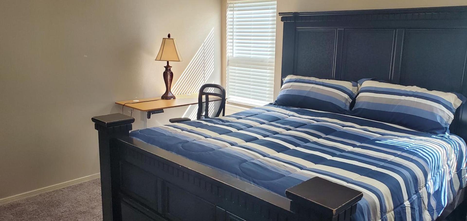 Spacious Master bedroom photo 6
