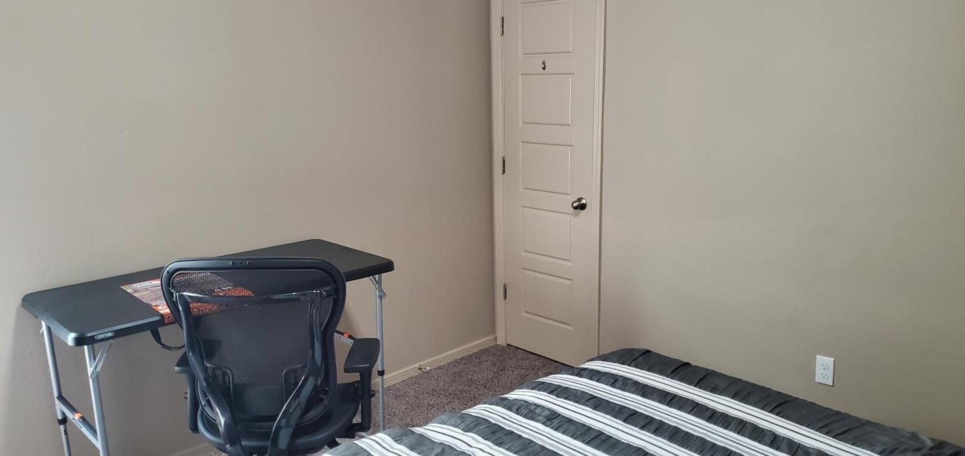 Spacious Master bedroom photo 8
