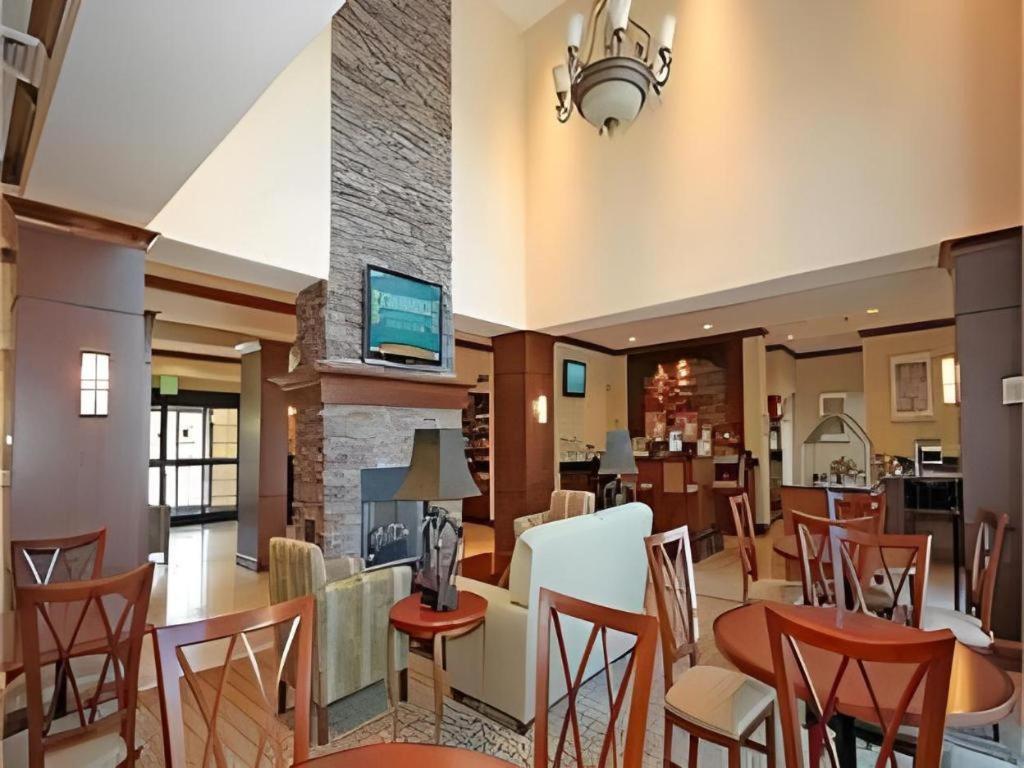 Staybridge Suites Newport News photo 7