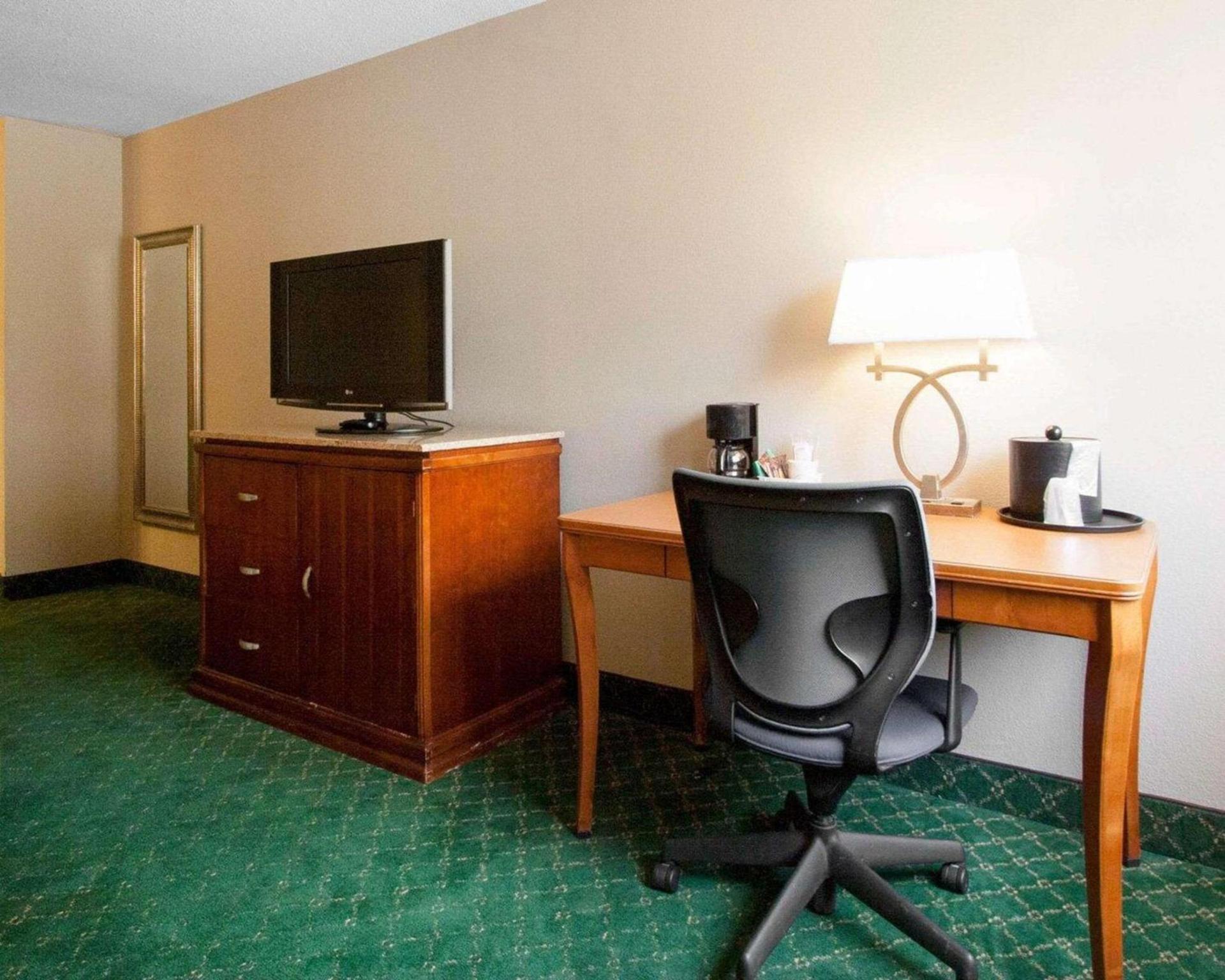 Quality Inn Cairo I-57 photo 16
