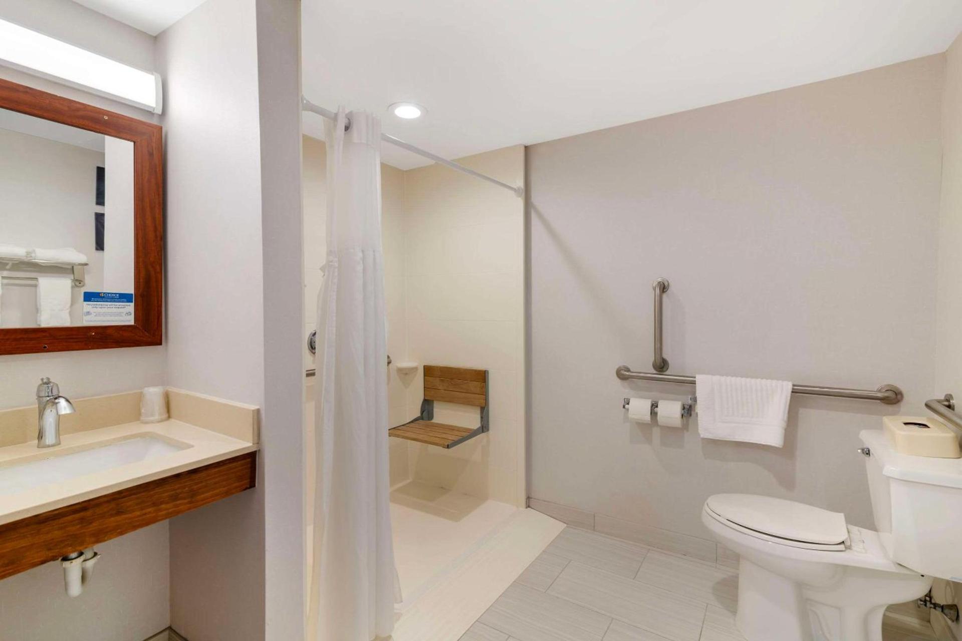 Comfort Inn Manchester Airport photo 10