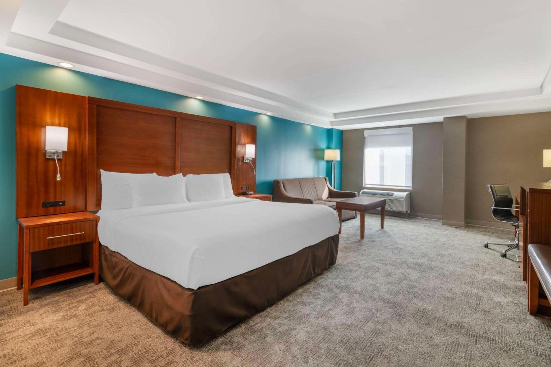 Comfort Inn Manchester Airport photo 11