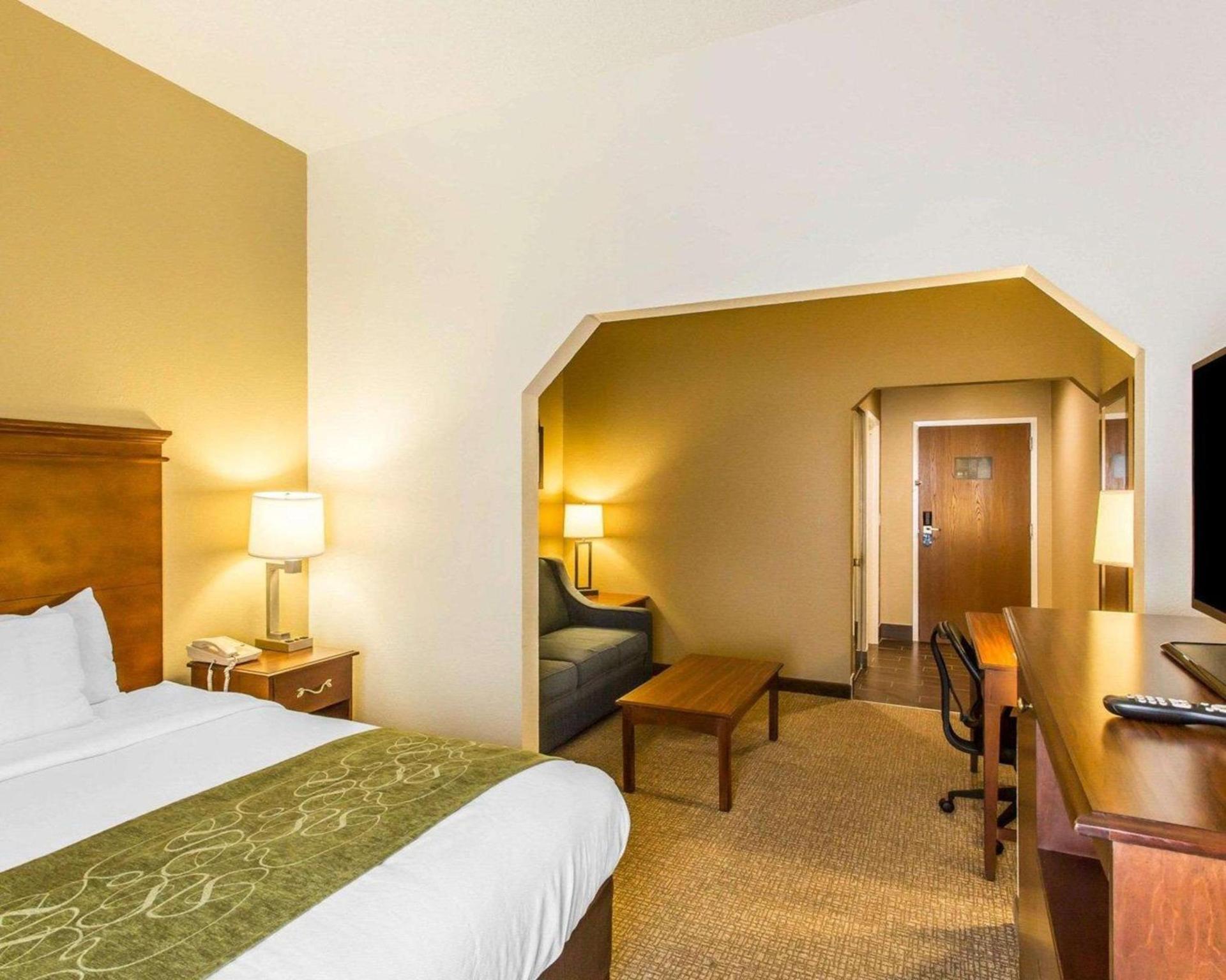 Comfort Suites Cookeville photo 17