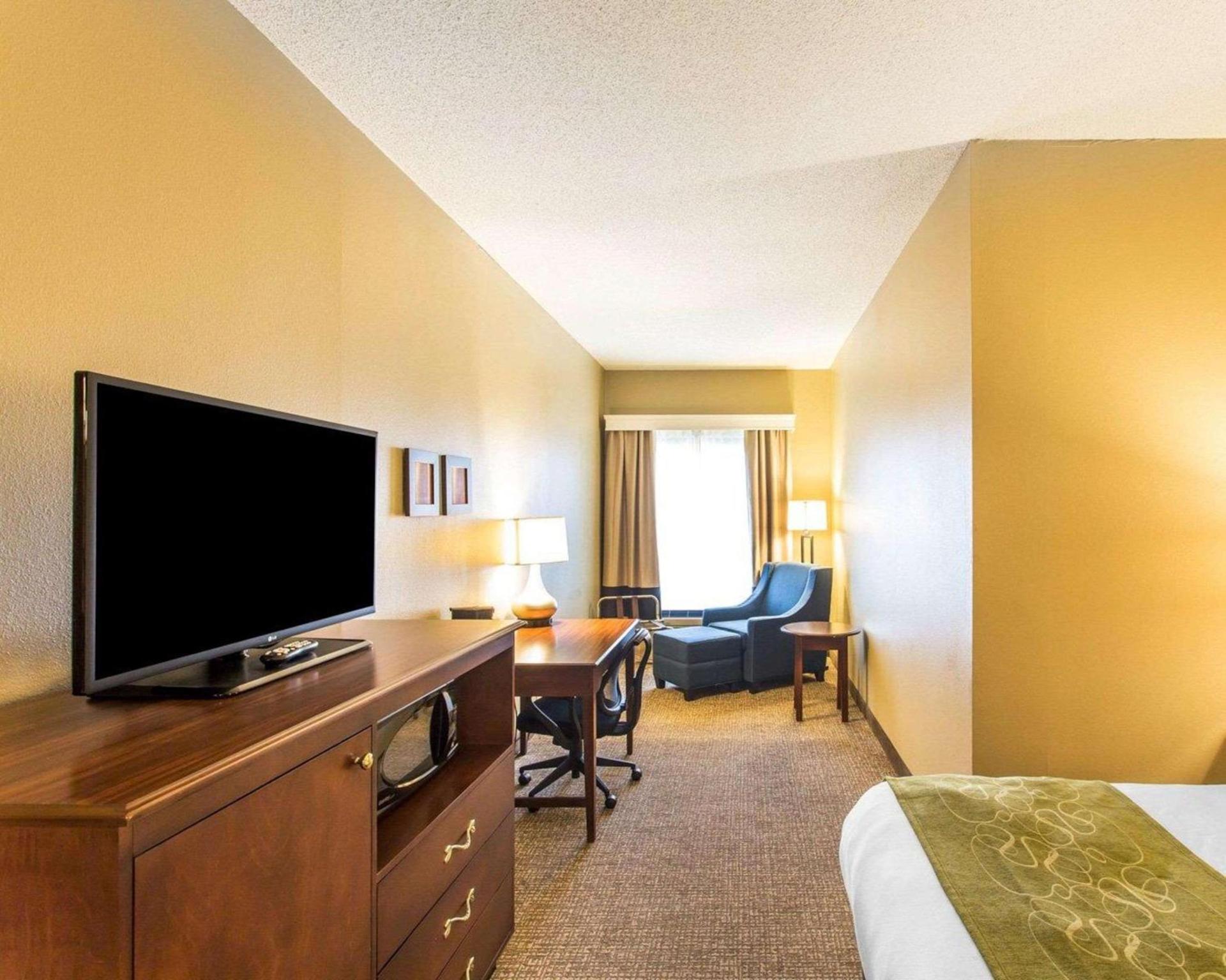 Comfort Suites Cookeville photo 19