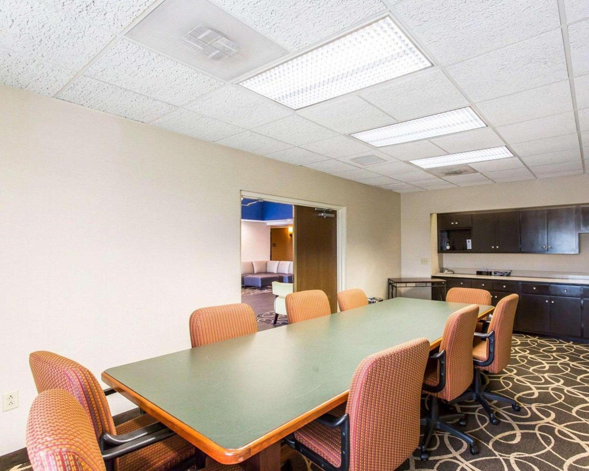 Comfort Suites Cookeville photo 32