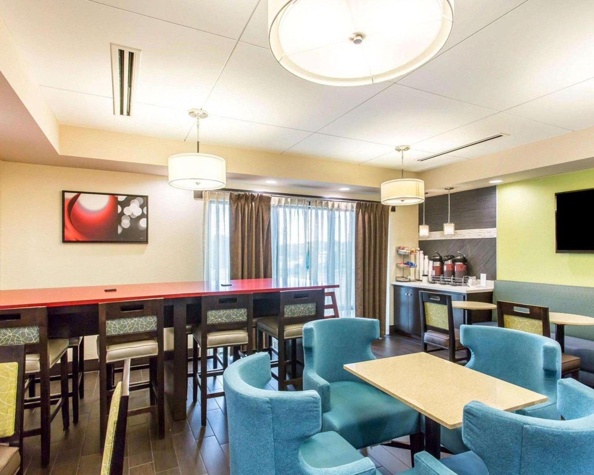 Comfort Suites Cookeville photo 36