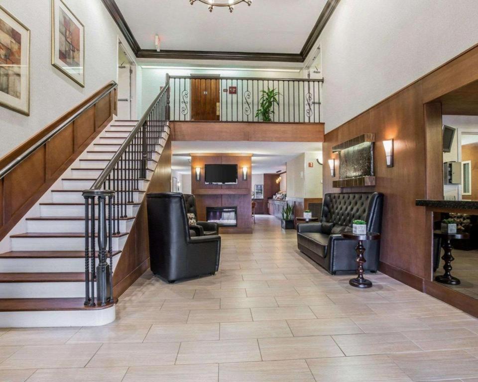 Quality Inn & Suites photo 11