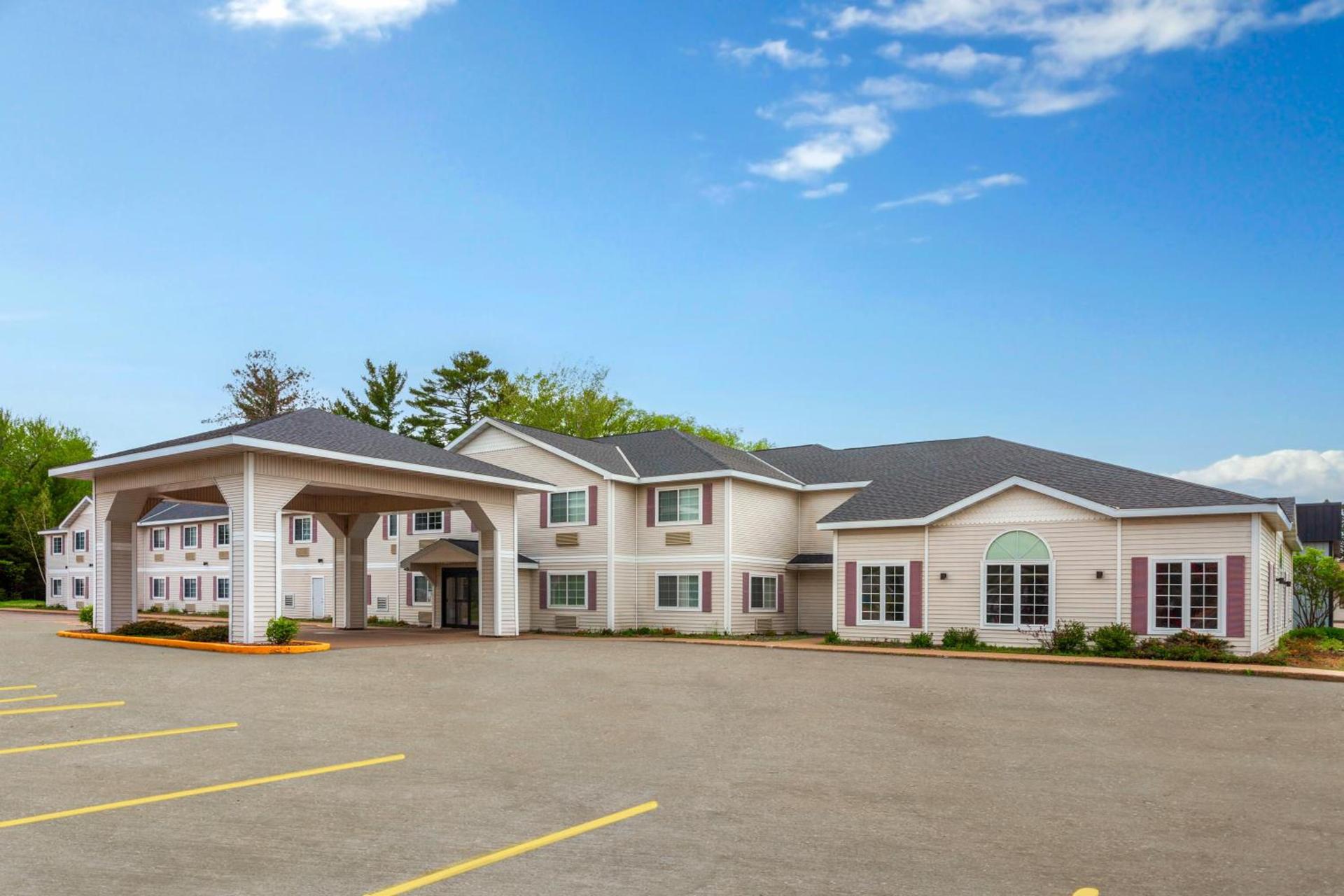 AmericInn by Wyndham Eagle River Downtown photo 50