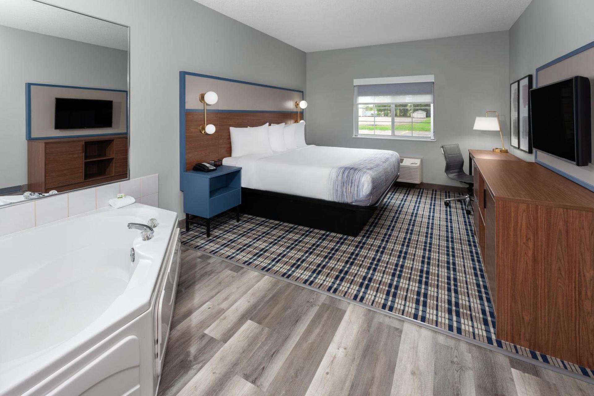 AmericInn by Wyndham Eagle River Downtown photo 59