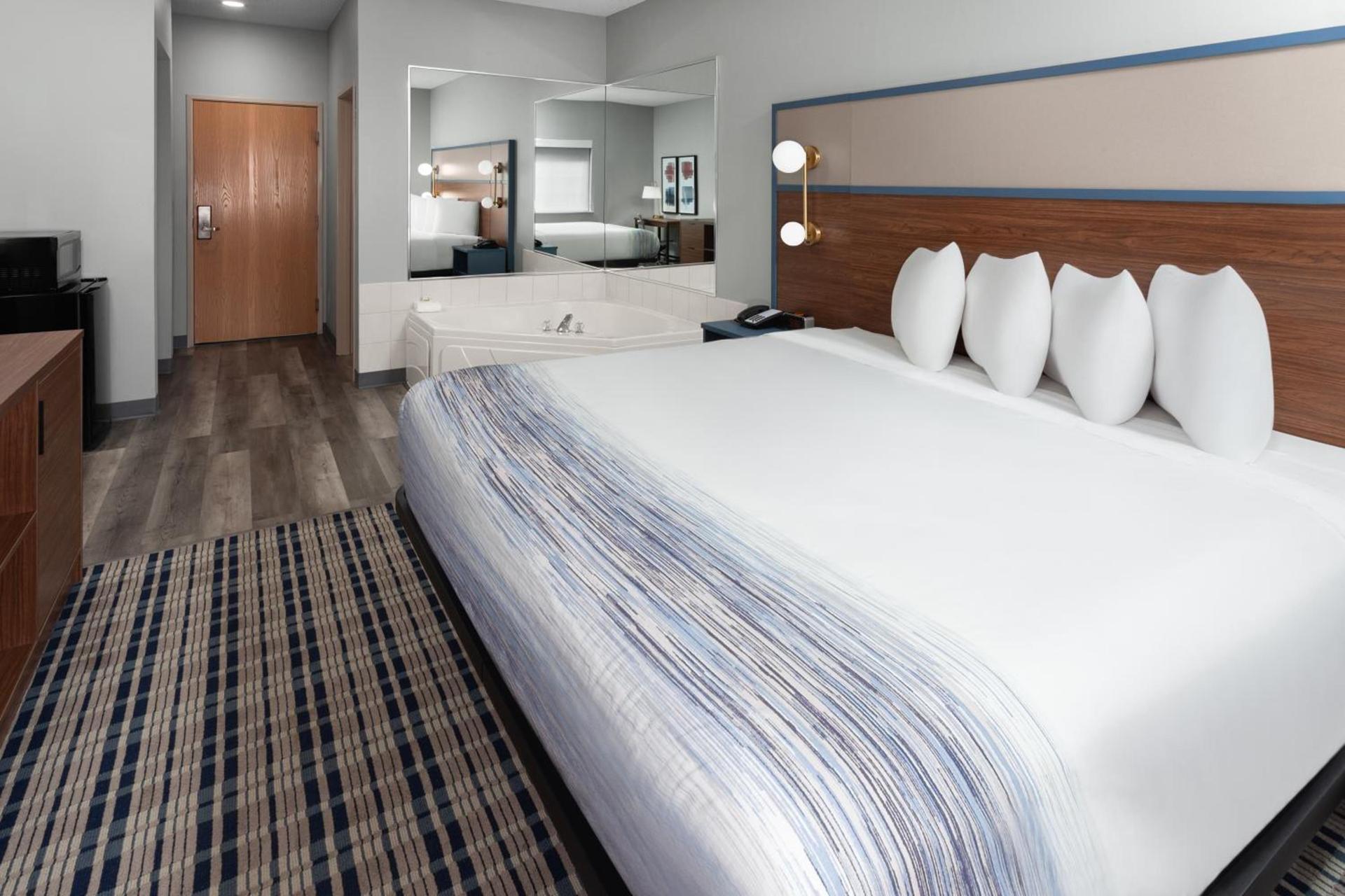 AmericInn by Wyndham Eagle River Downtown photo 62
