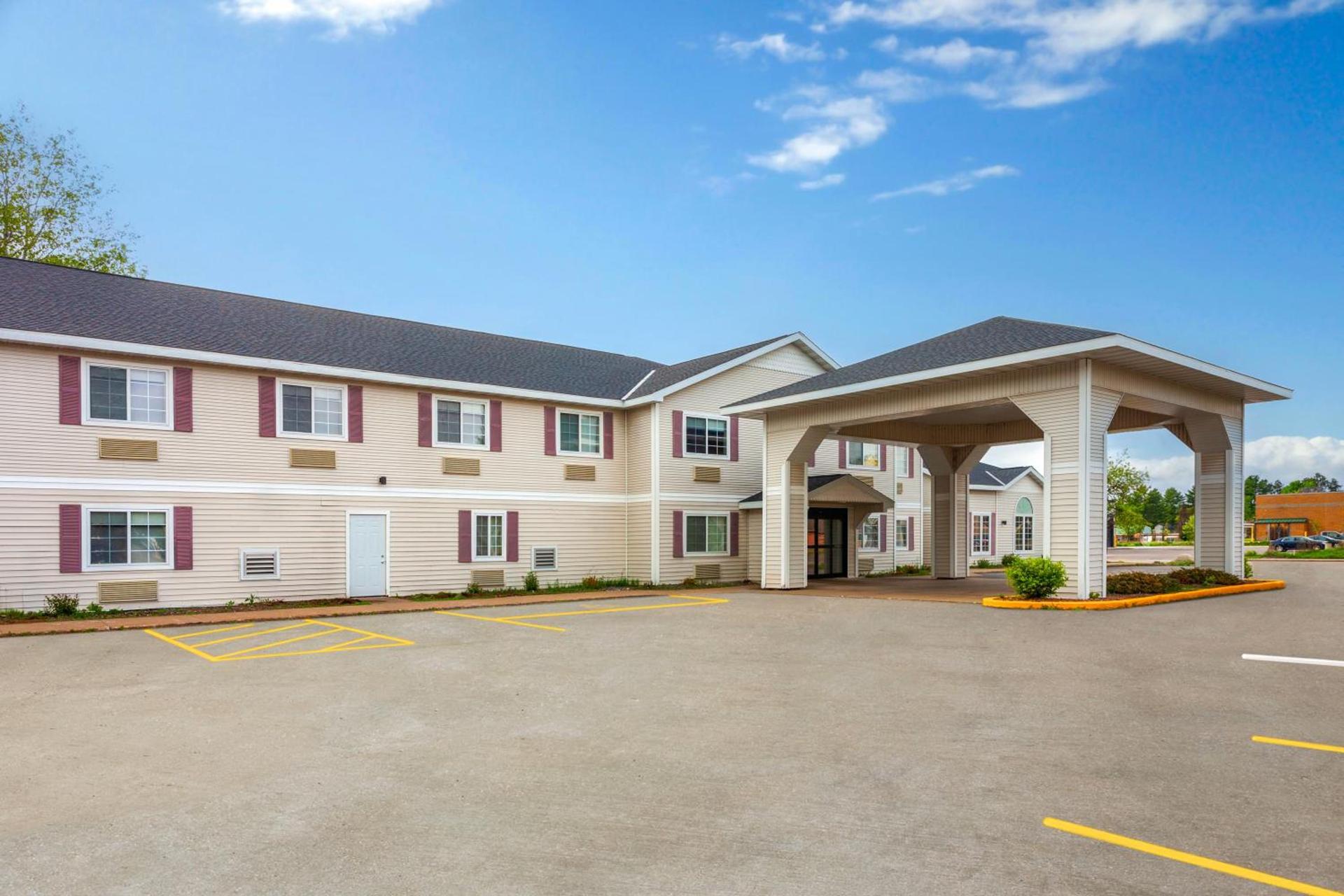 AmericInn by Wyndham Eagle River Downtown photo 70