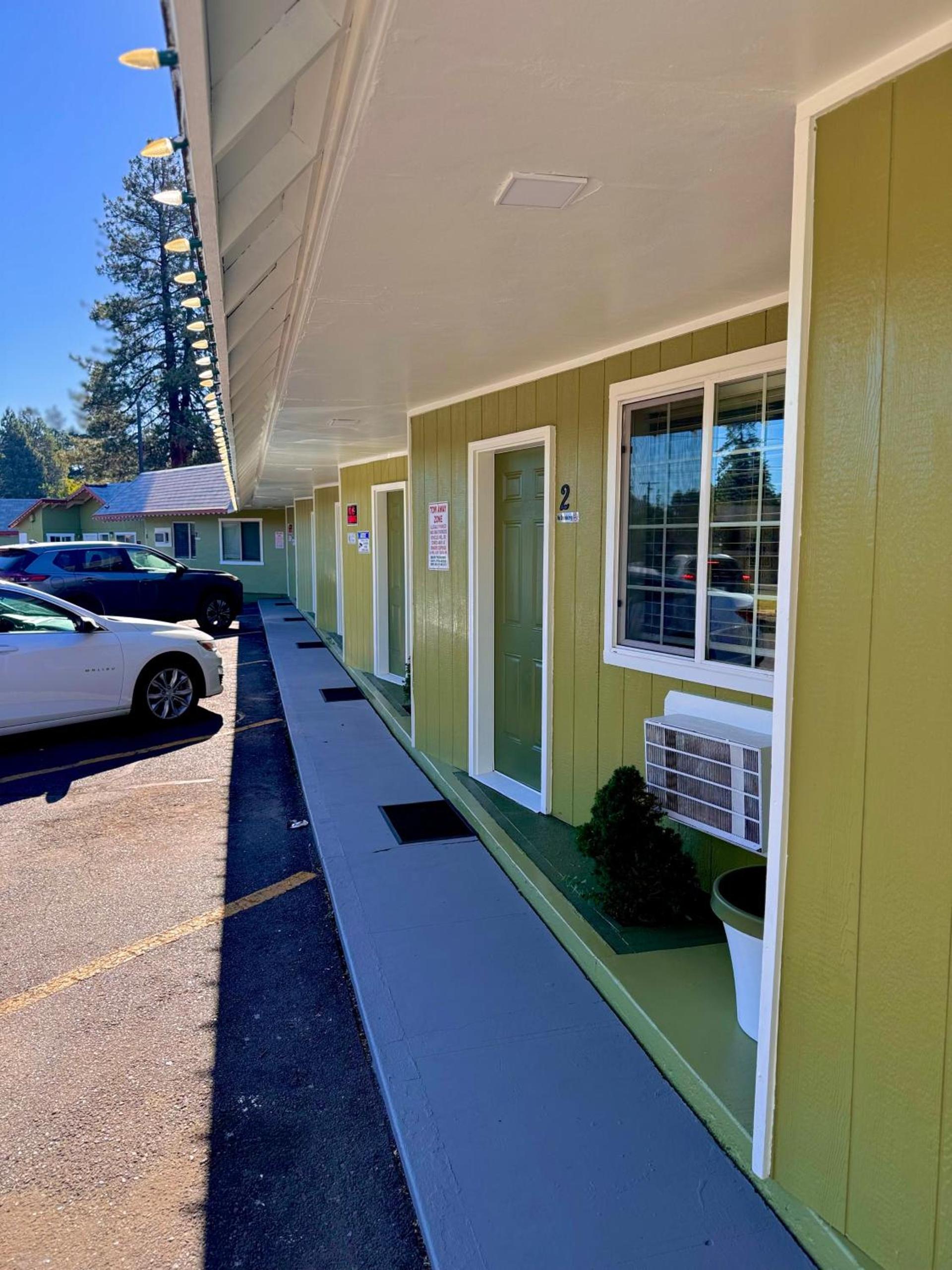 Chalet Motel - Affordable Stay in Central Bend photo 4