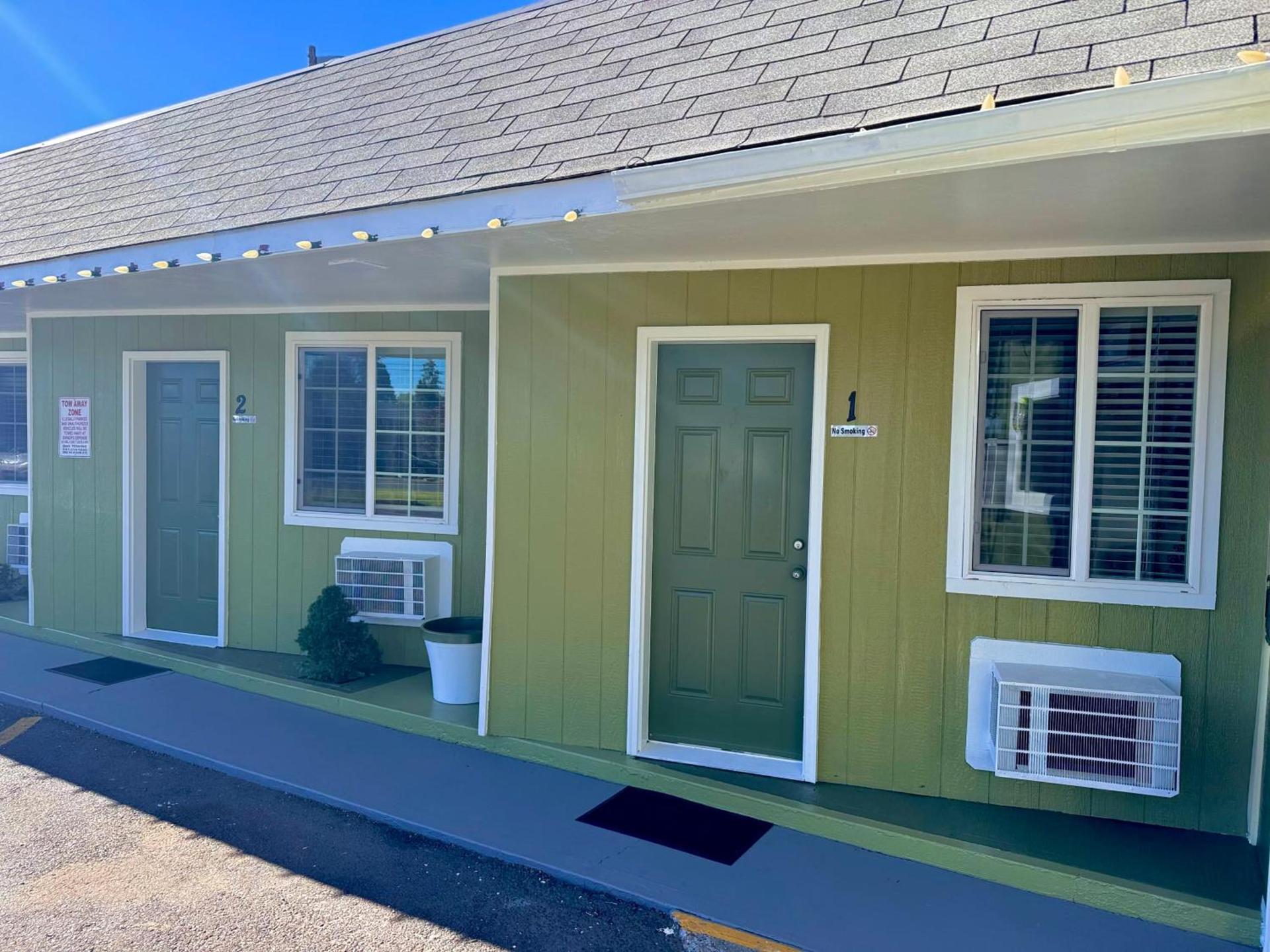 Chalet Motel - Affordable Stay in Central Bend photo 3