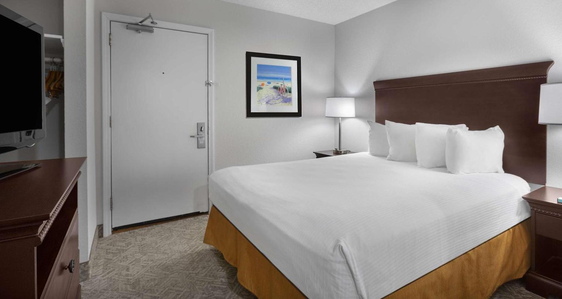 Best Western Ocean Sands Beach Resort photo 53