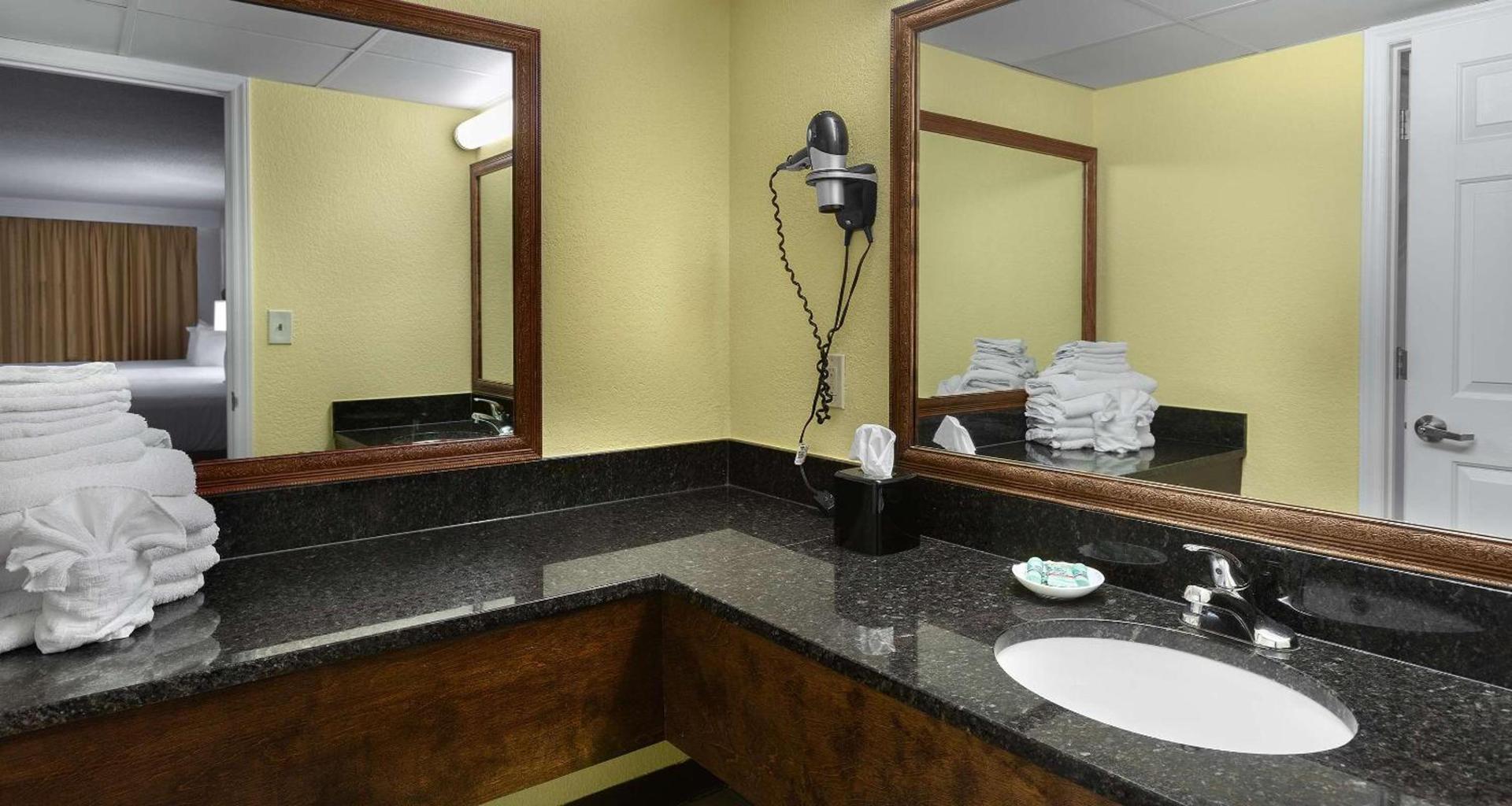 Best Western Ocean Sands Beach Resort photo 44