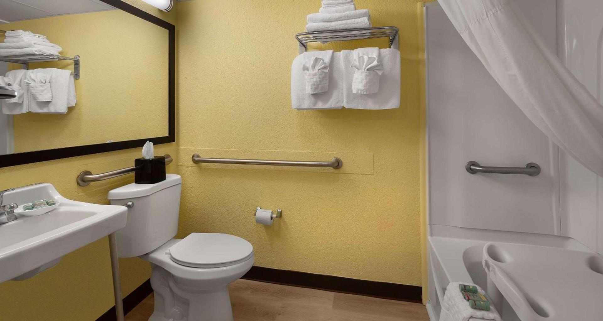Best Western Ocean Sands Beach Resort photo 52