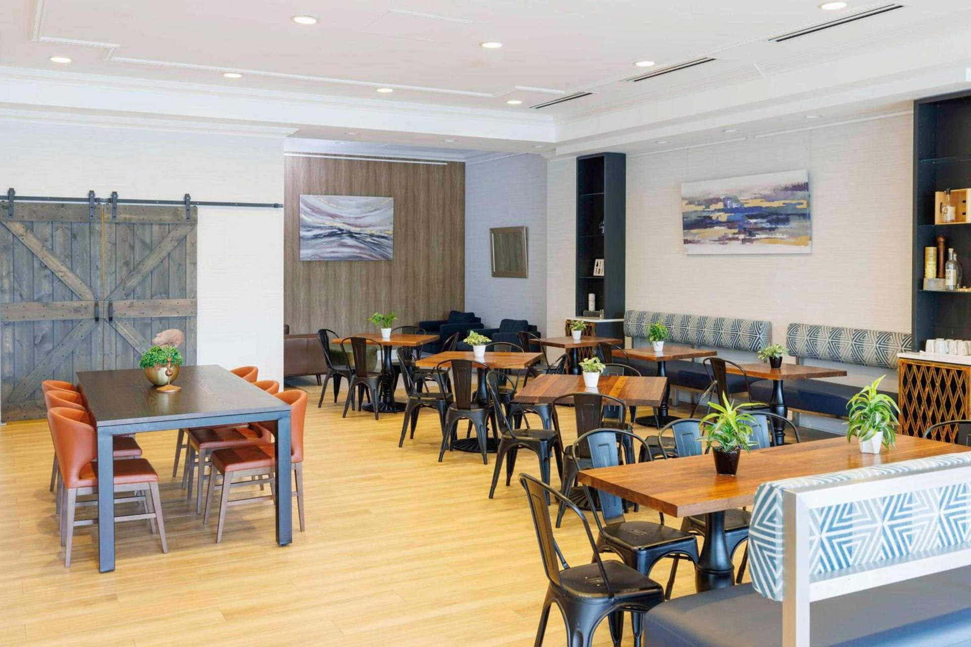 Hilton Greenville photo 18