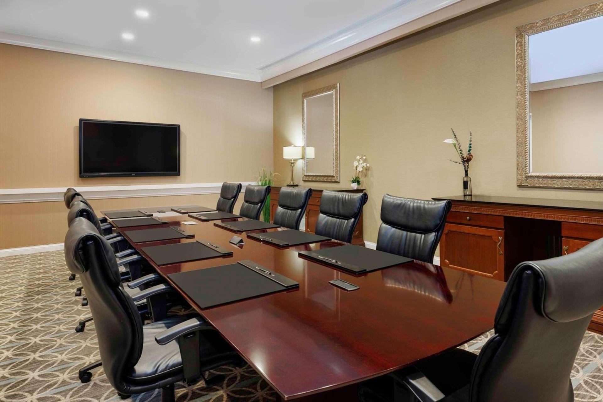 Hilton Greenville photo 36