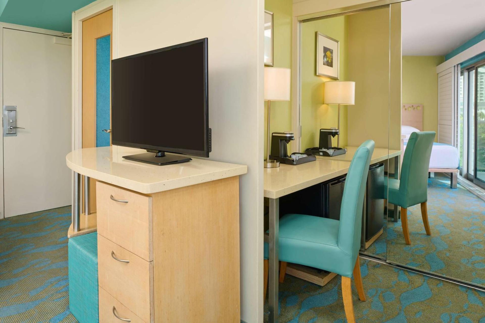 Waikiki Circle Hotel by Castle photo 24