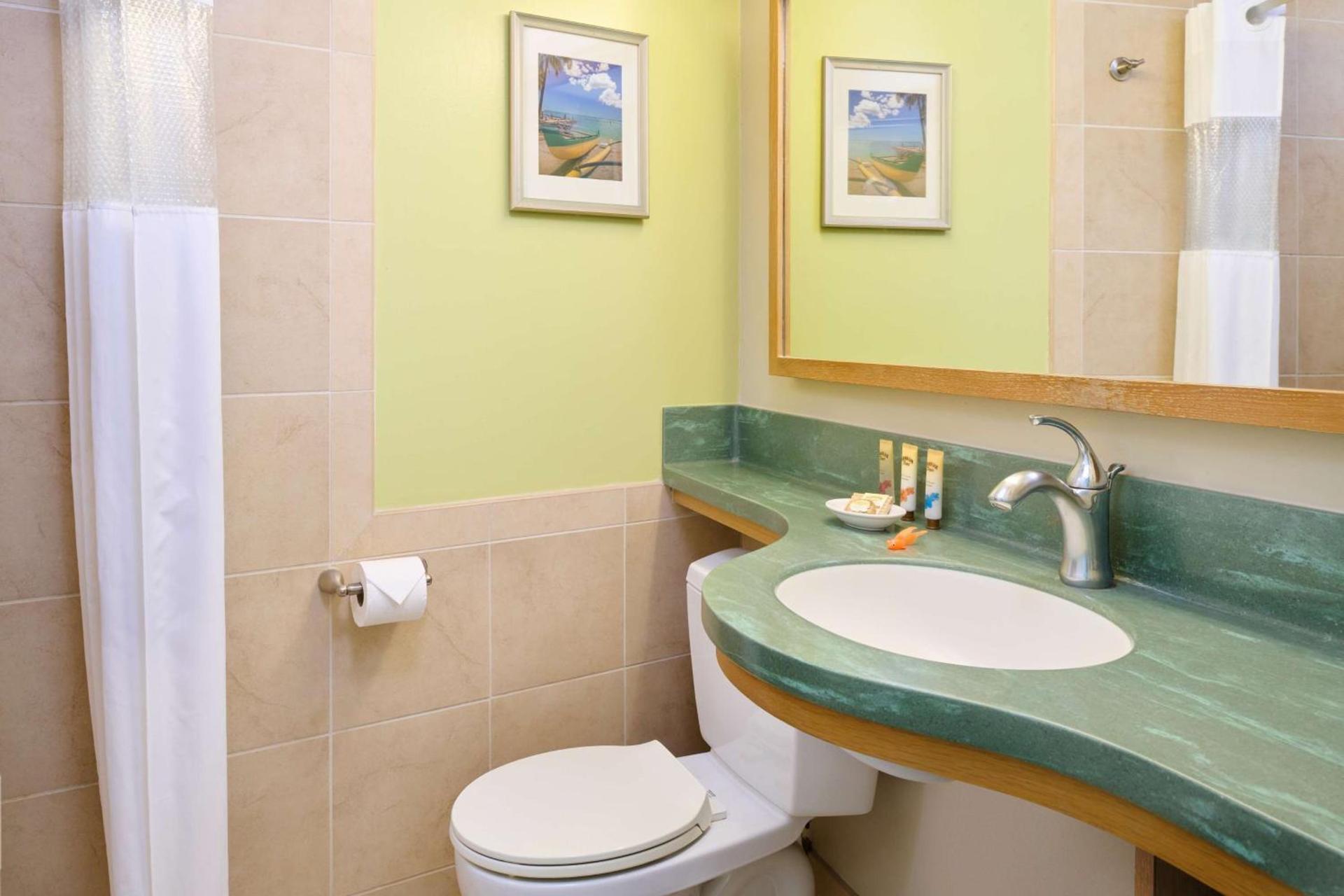 Waikiki Circle Hotel by Castle photo 25