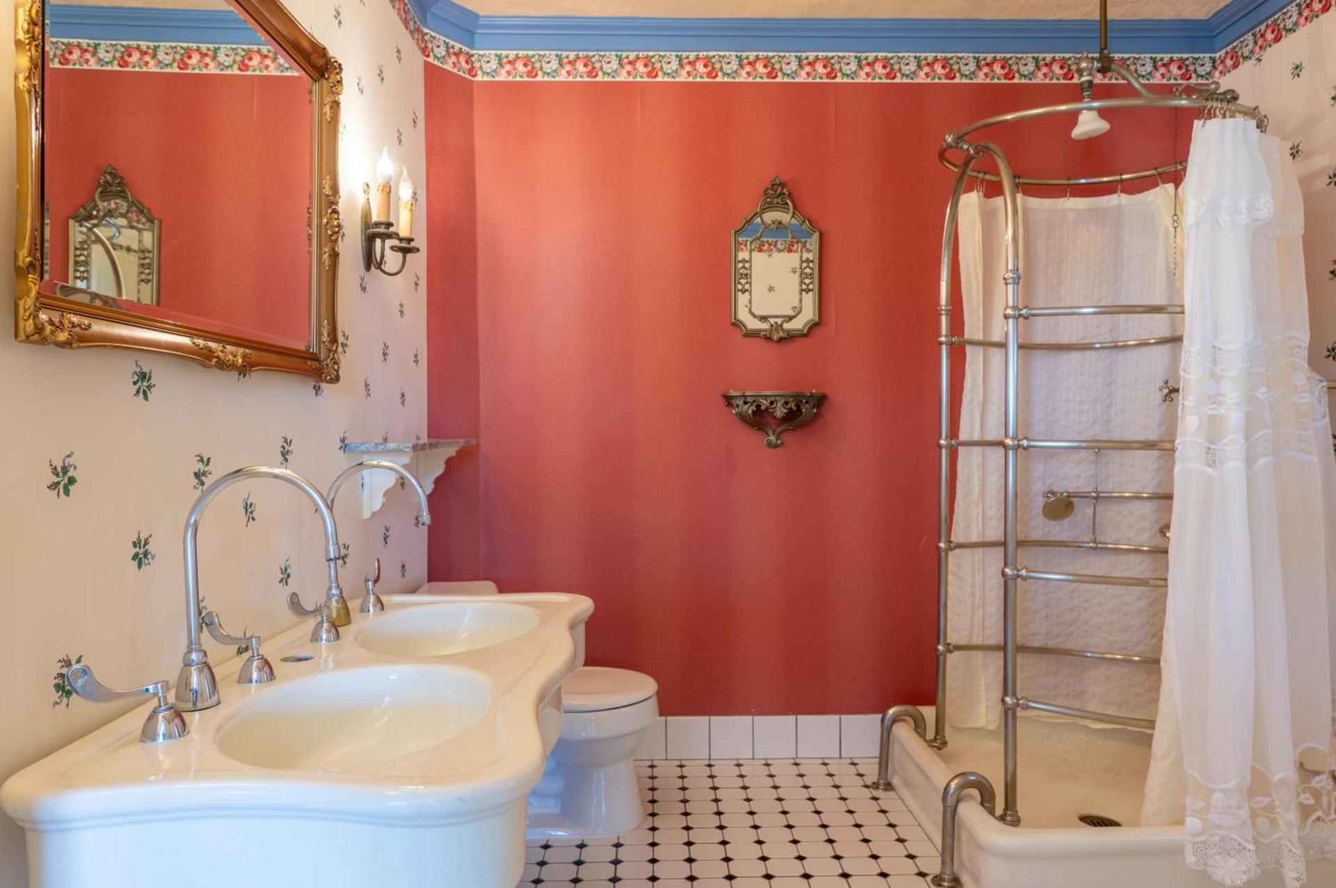Martine Inn photo 63