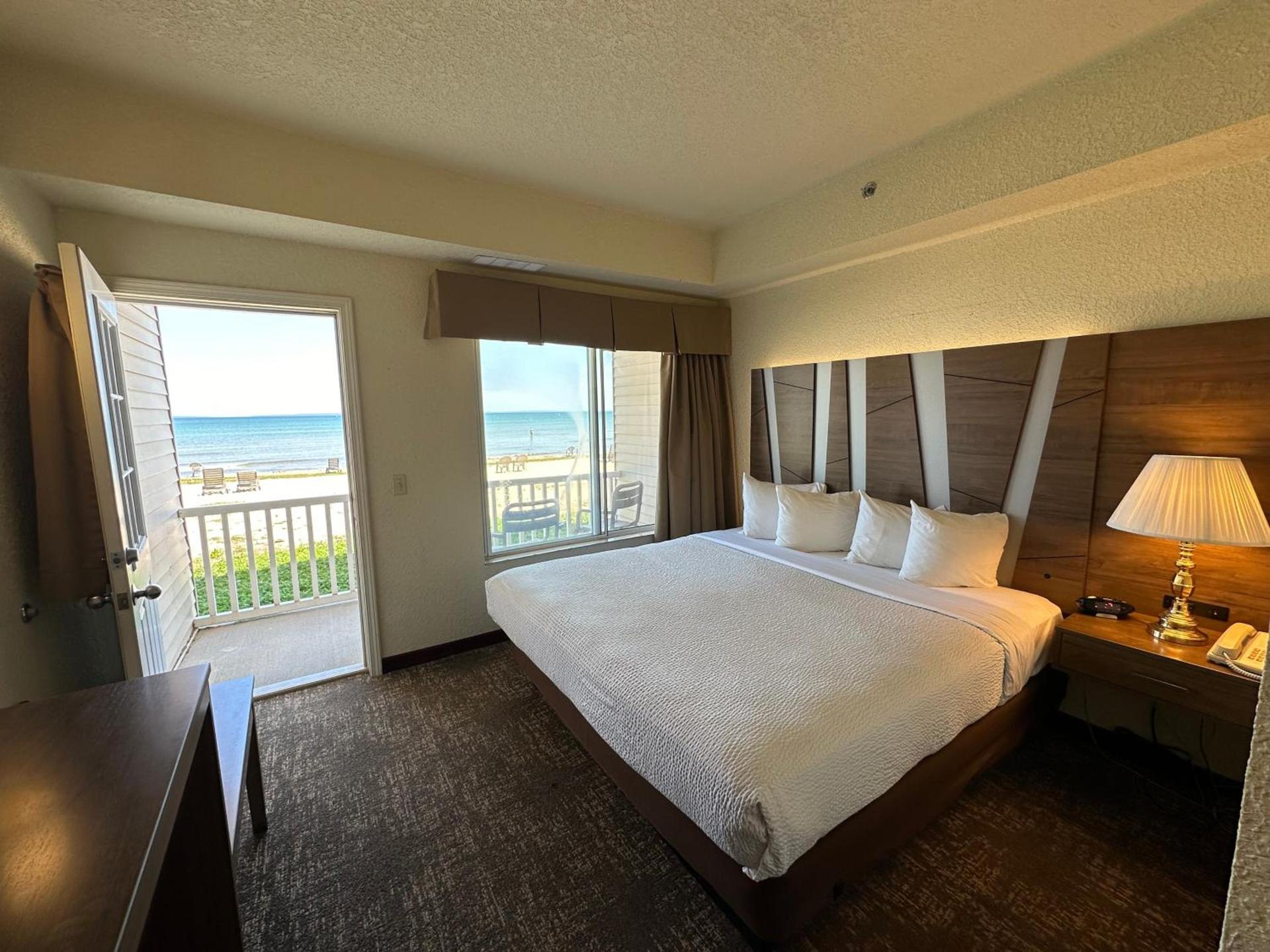 Mackinaw Beach and Bay Inn & Suites photo 25