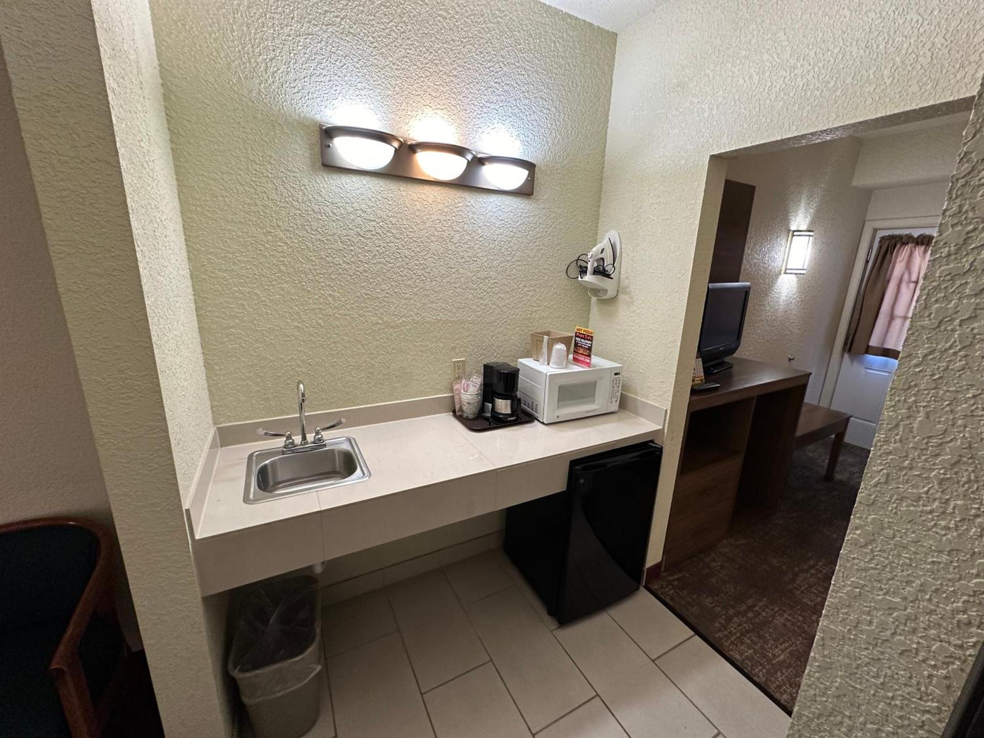 Mackinaw Beach and Bay Inn & Suites photo 24
