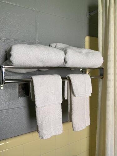 Paradise Suites - Newport News & Jefferson Ave photo 10