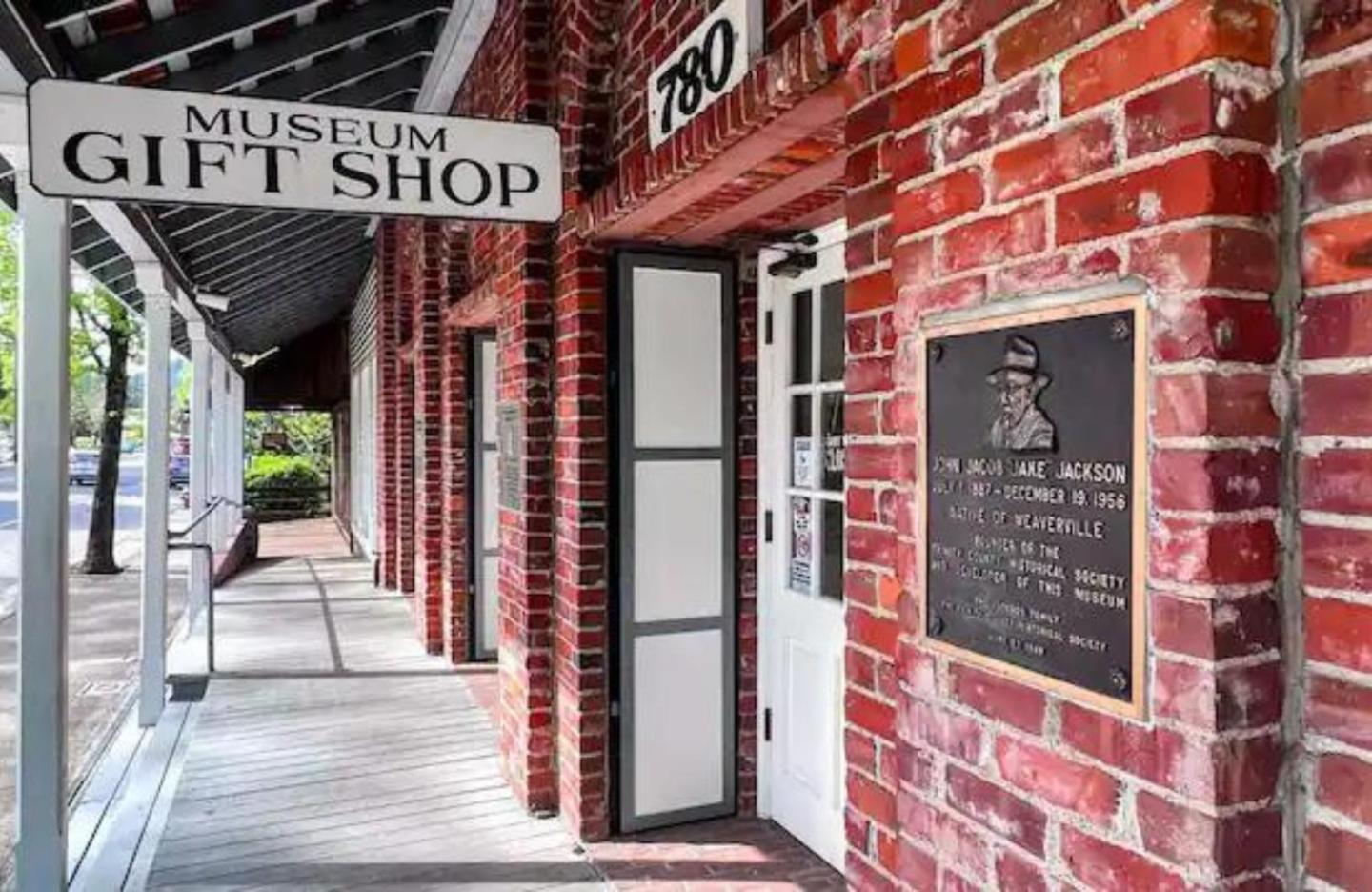 Weaverville Hotel photo 61