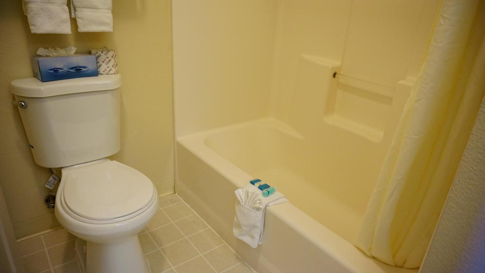 Baymont by Wyndham Wichita East photo 22