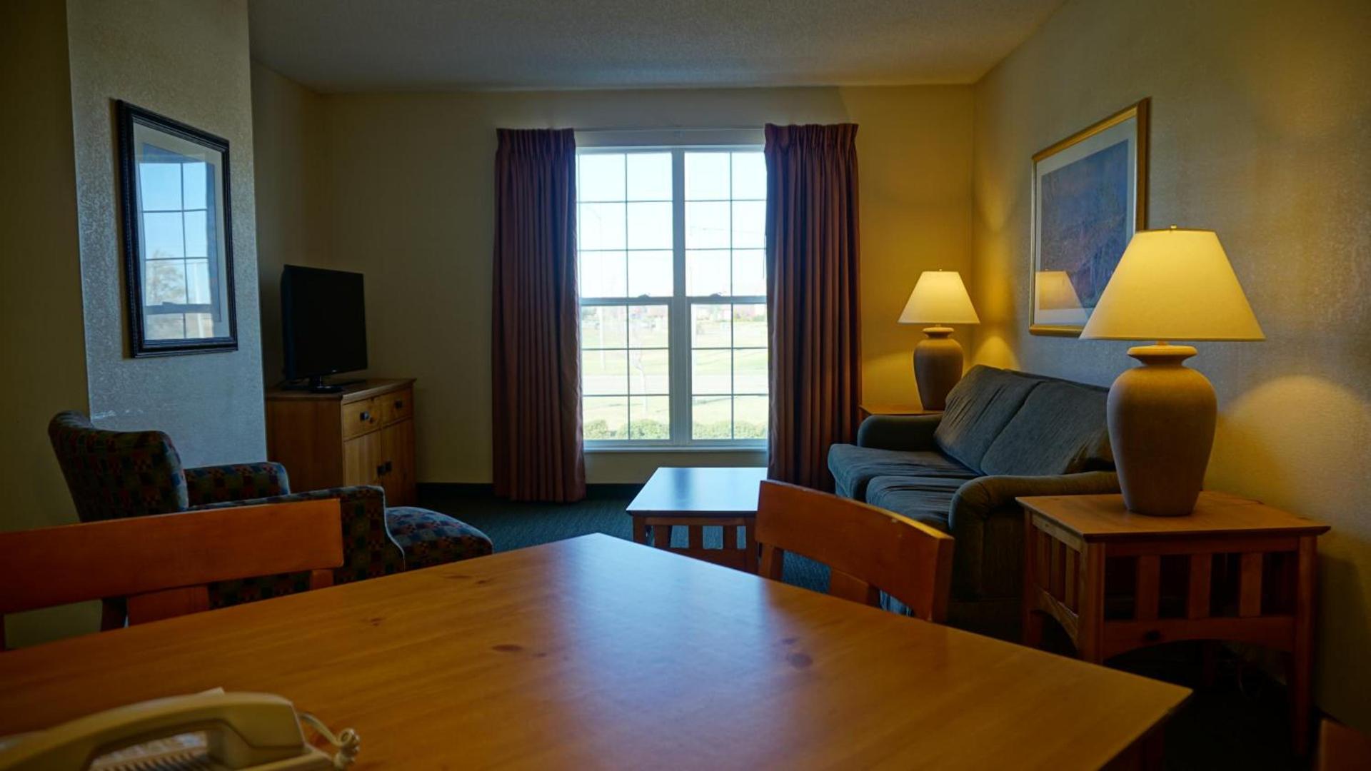 Baymont by Wyndham Wichita East photo 23
