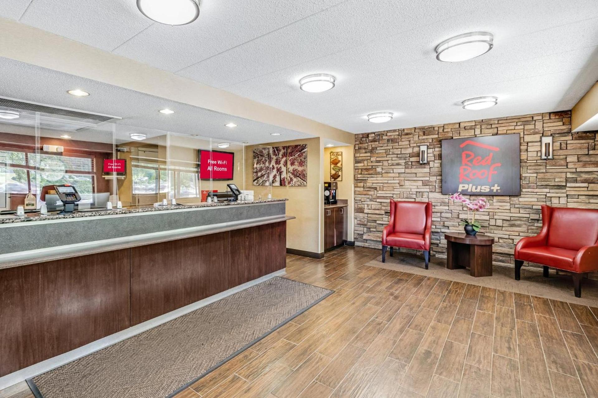 Red Roof Inn PLUS+ Washington DC - Alexandria photo 2