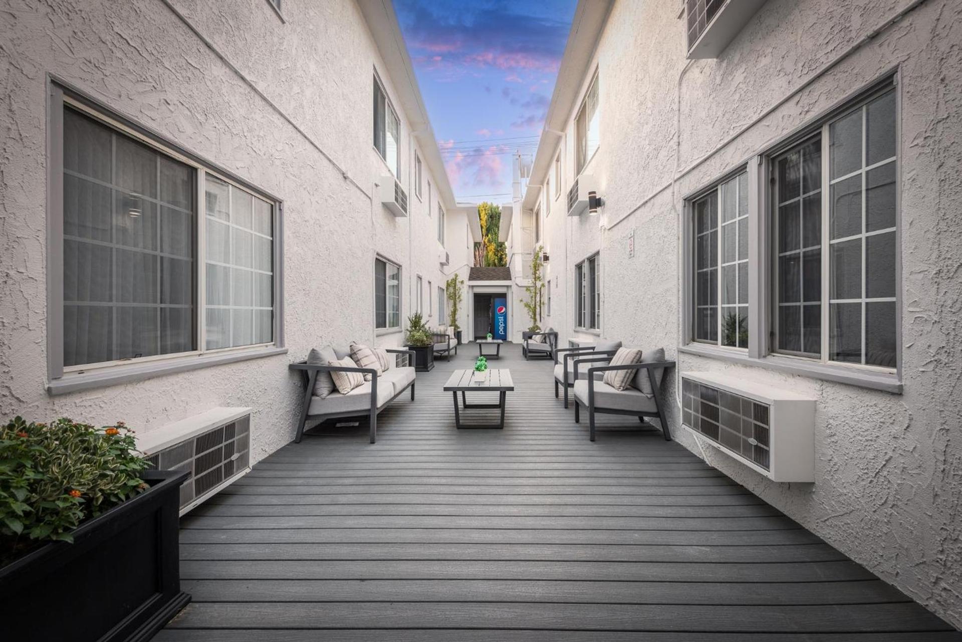 Wilshire Crest Hotel photo 19