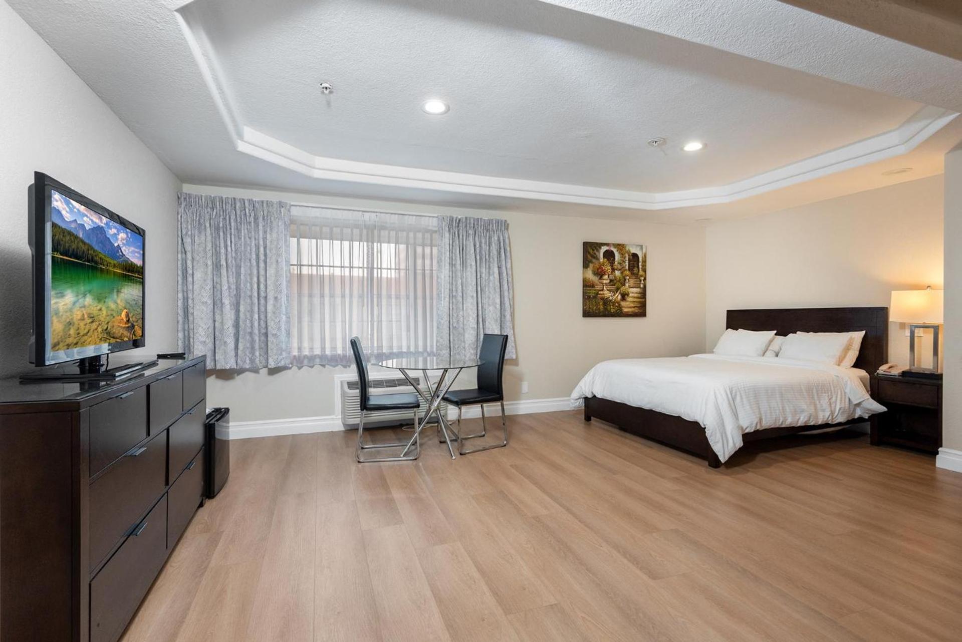 Wilshire Crest Hotel photo 26