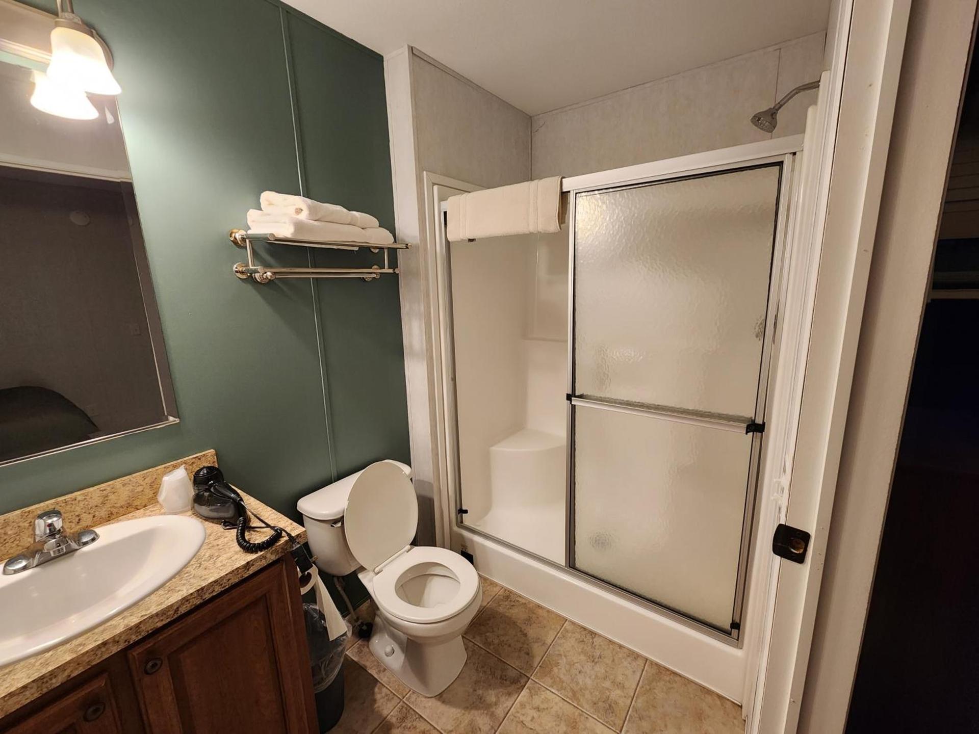 Circle R Motel photo 27