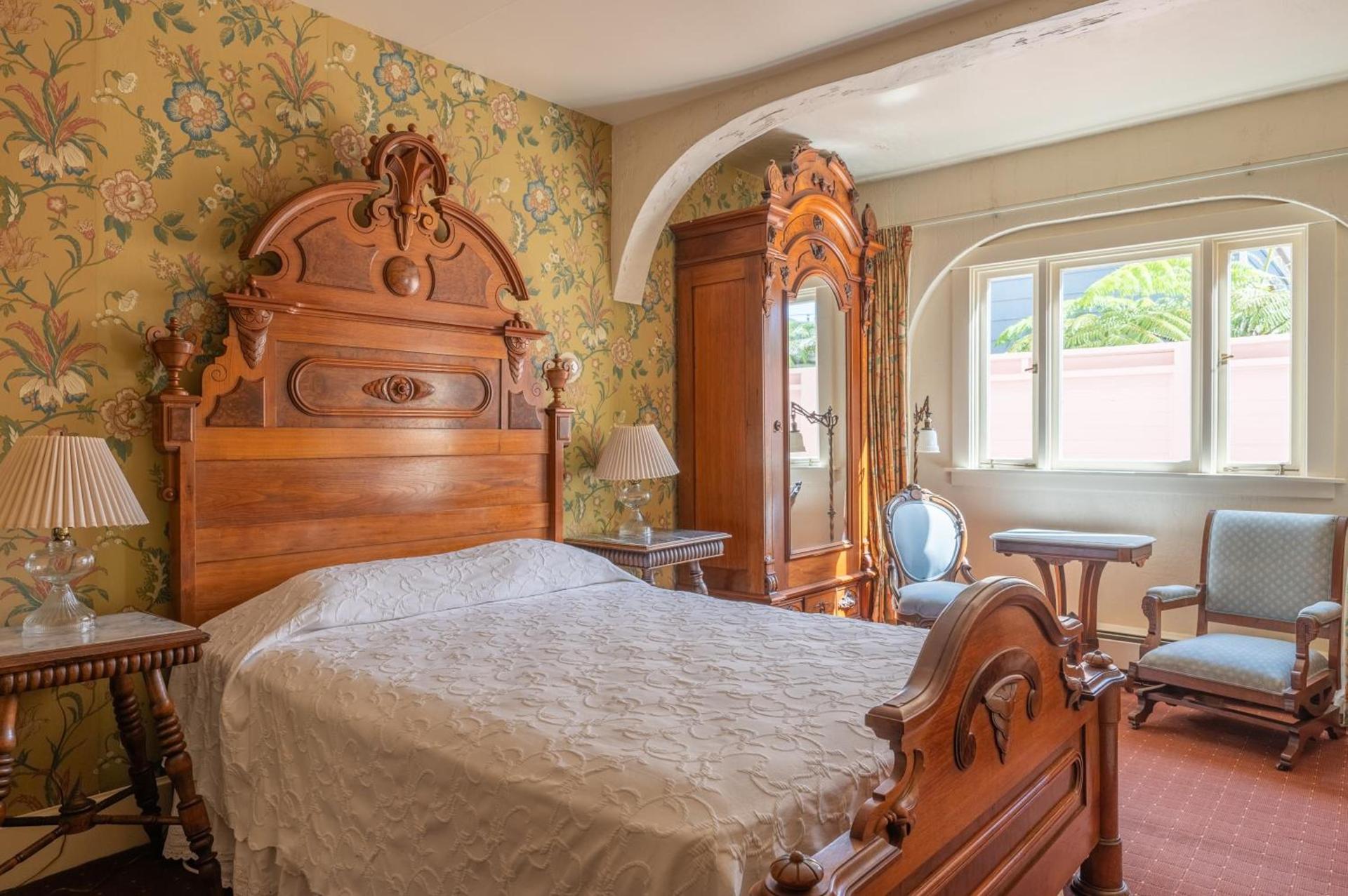 Martine Inn photo 34