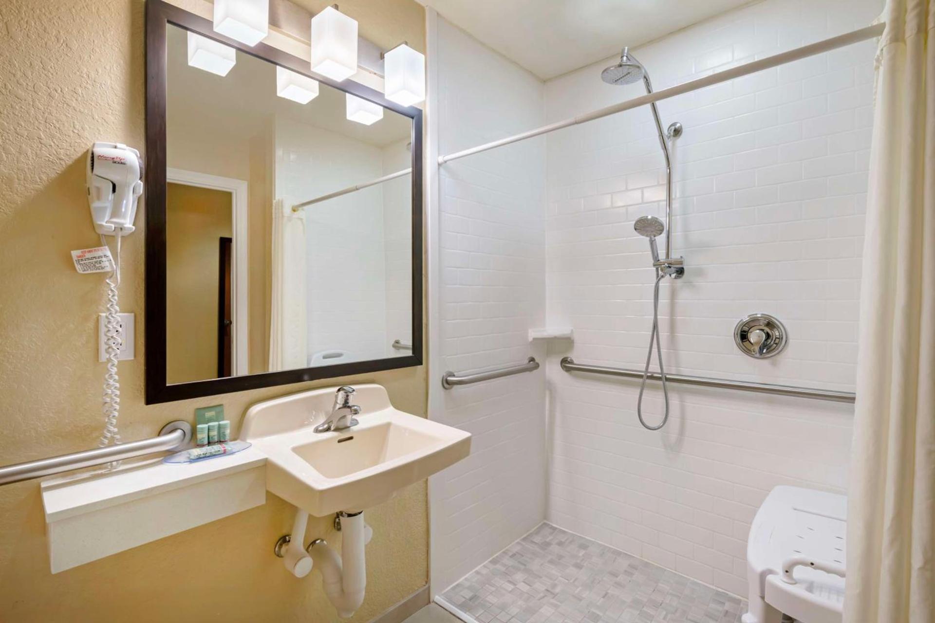 Best Western Edgewater Inn photo 25