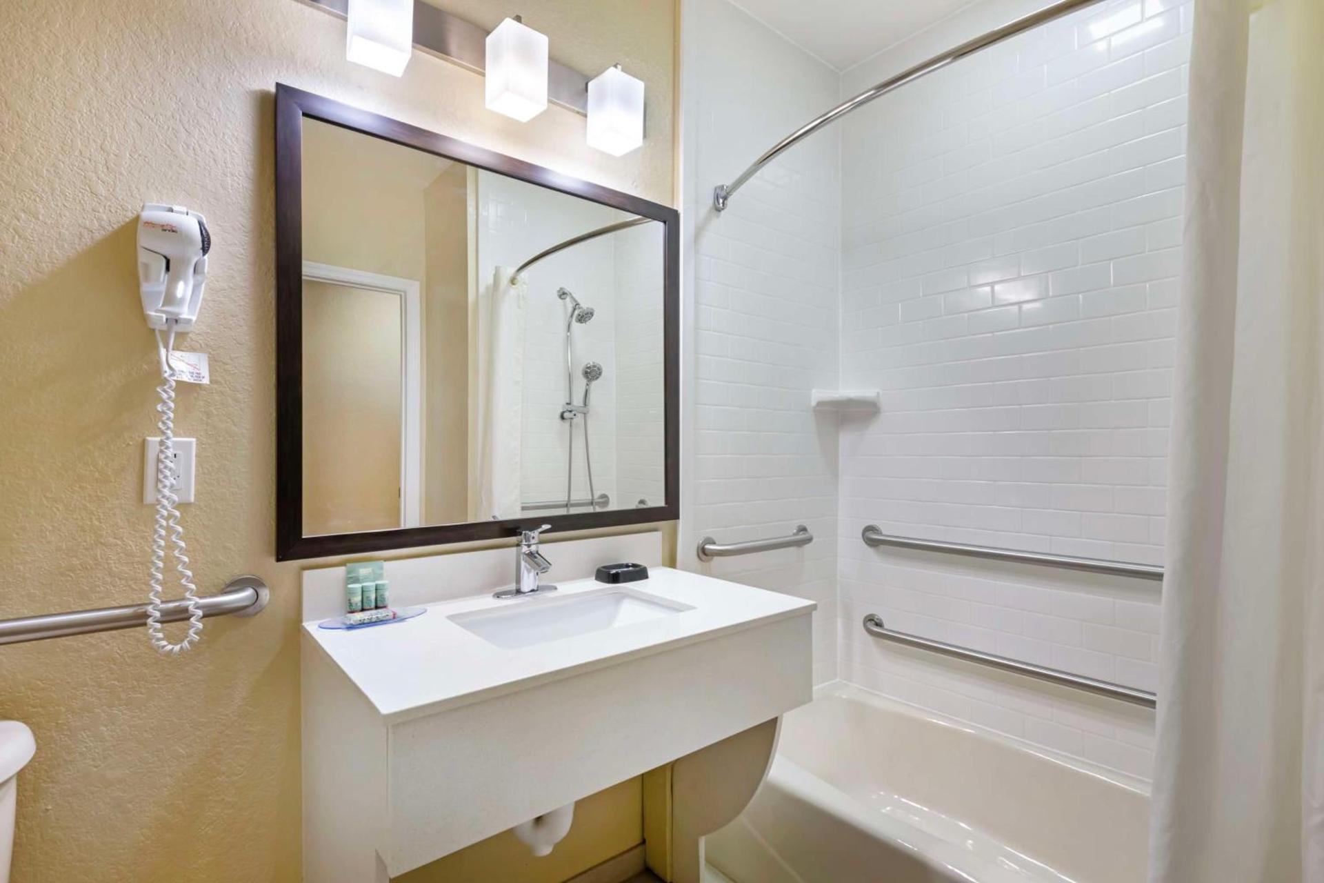 Best Western Edgewater Inn photo 27