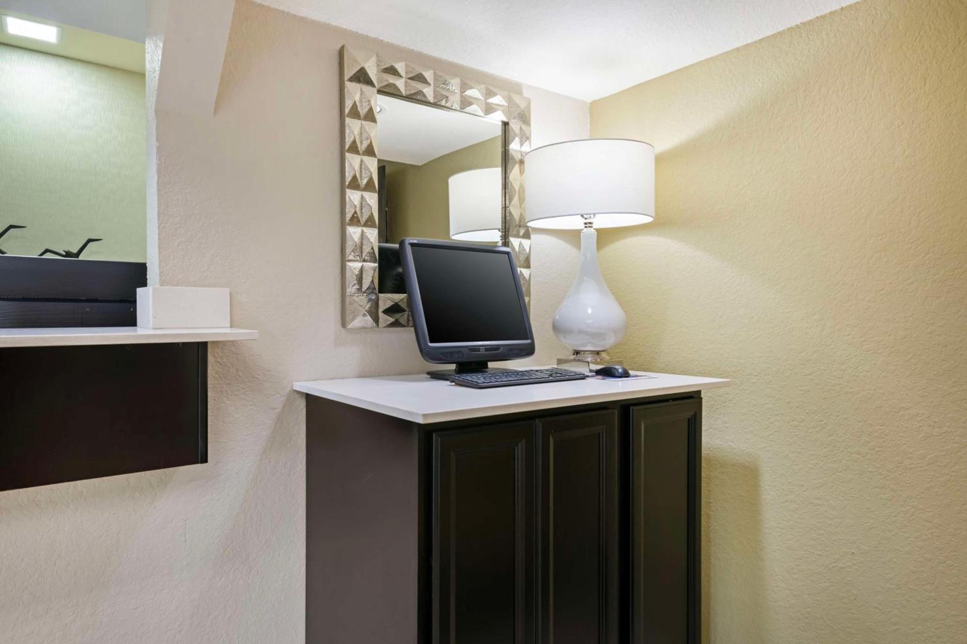 Best Western Edgewater Inn photo 29